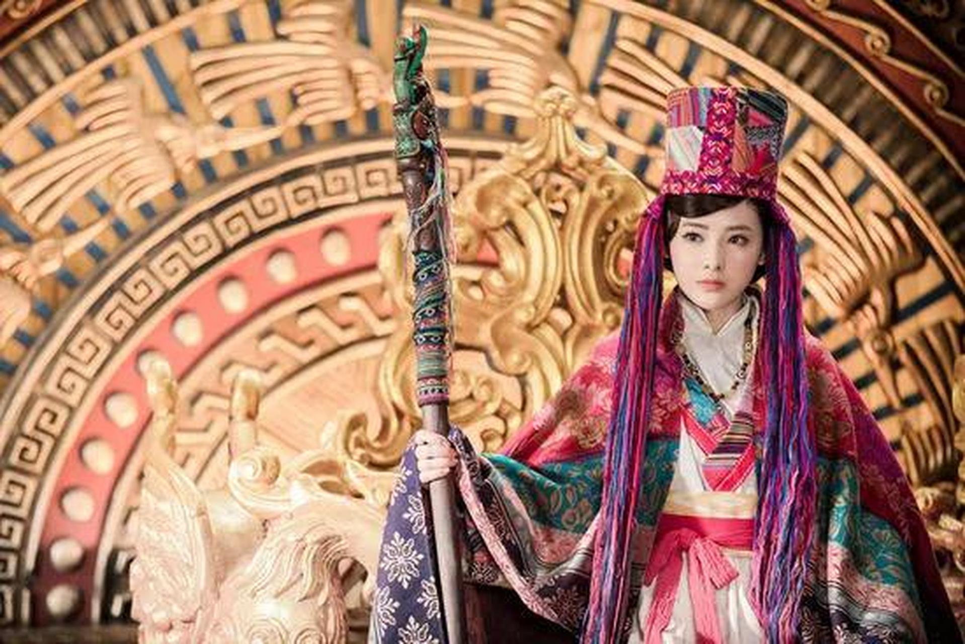 老九门中居然还有彭小苒,饰演的是白乔寨的大土司,当时只觉得这个演员