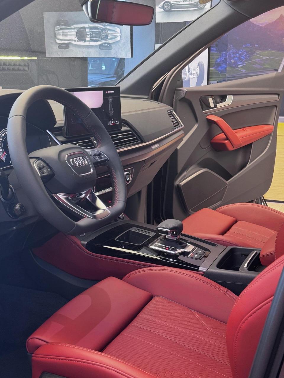 奥迪q5l 阿拉斯红内饰.