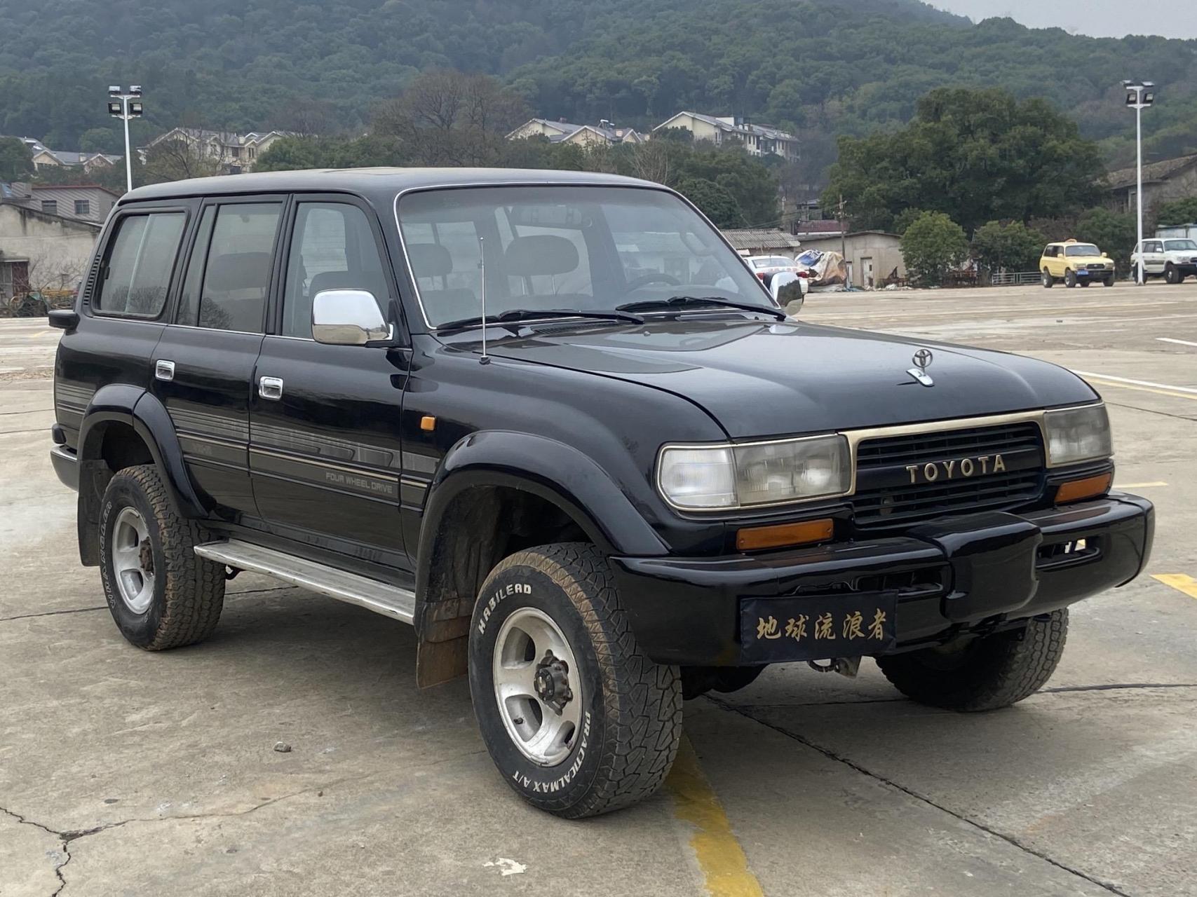 陆地巡洋舰80系.vxr最高配置,自动挡,三把锁.