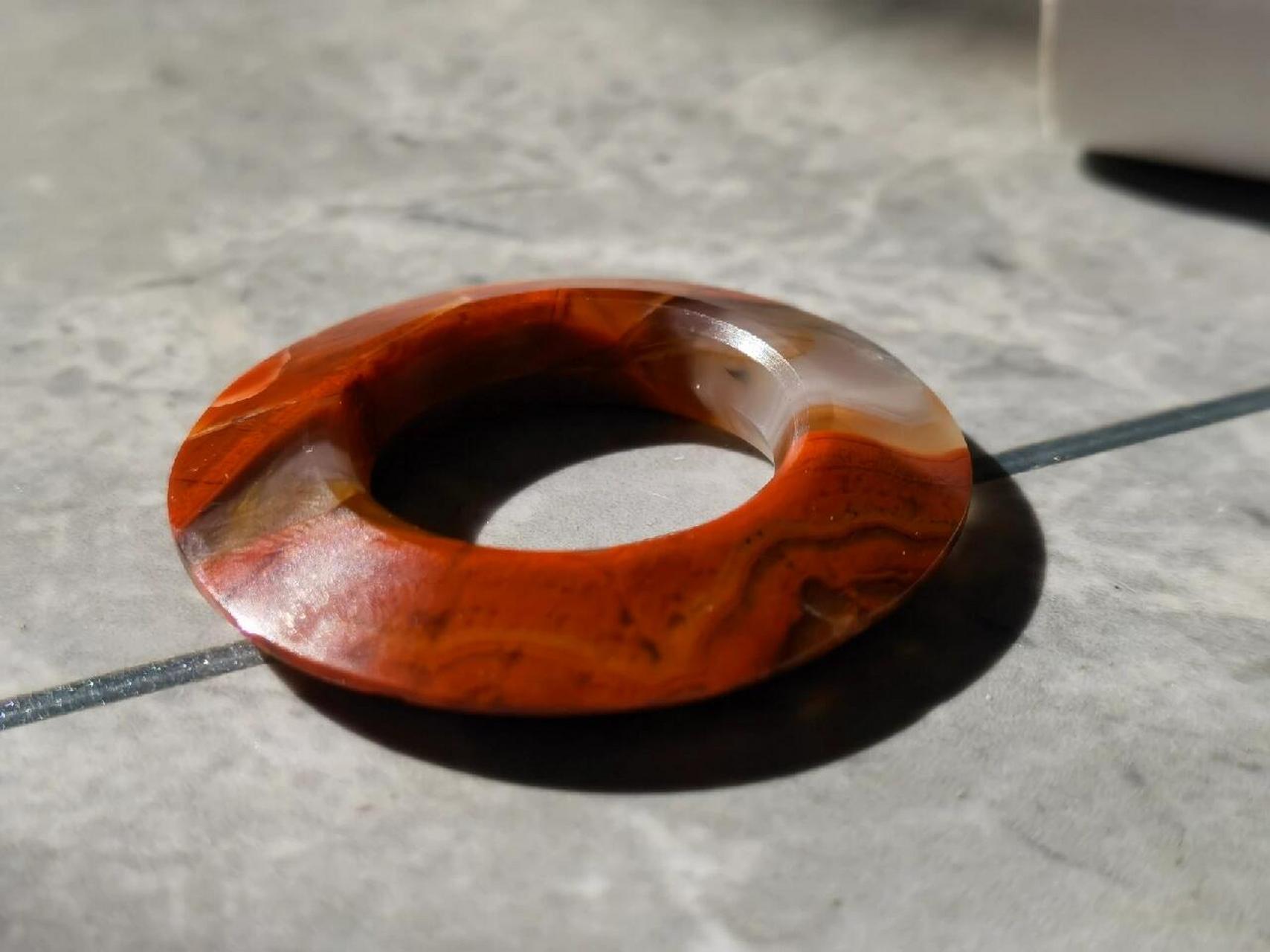 战国红缟玛瑙环 前些年大热的品类,此战国红缟非彼战国红,好多人混淆