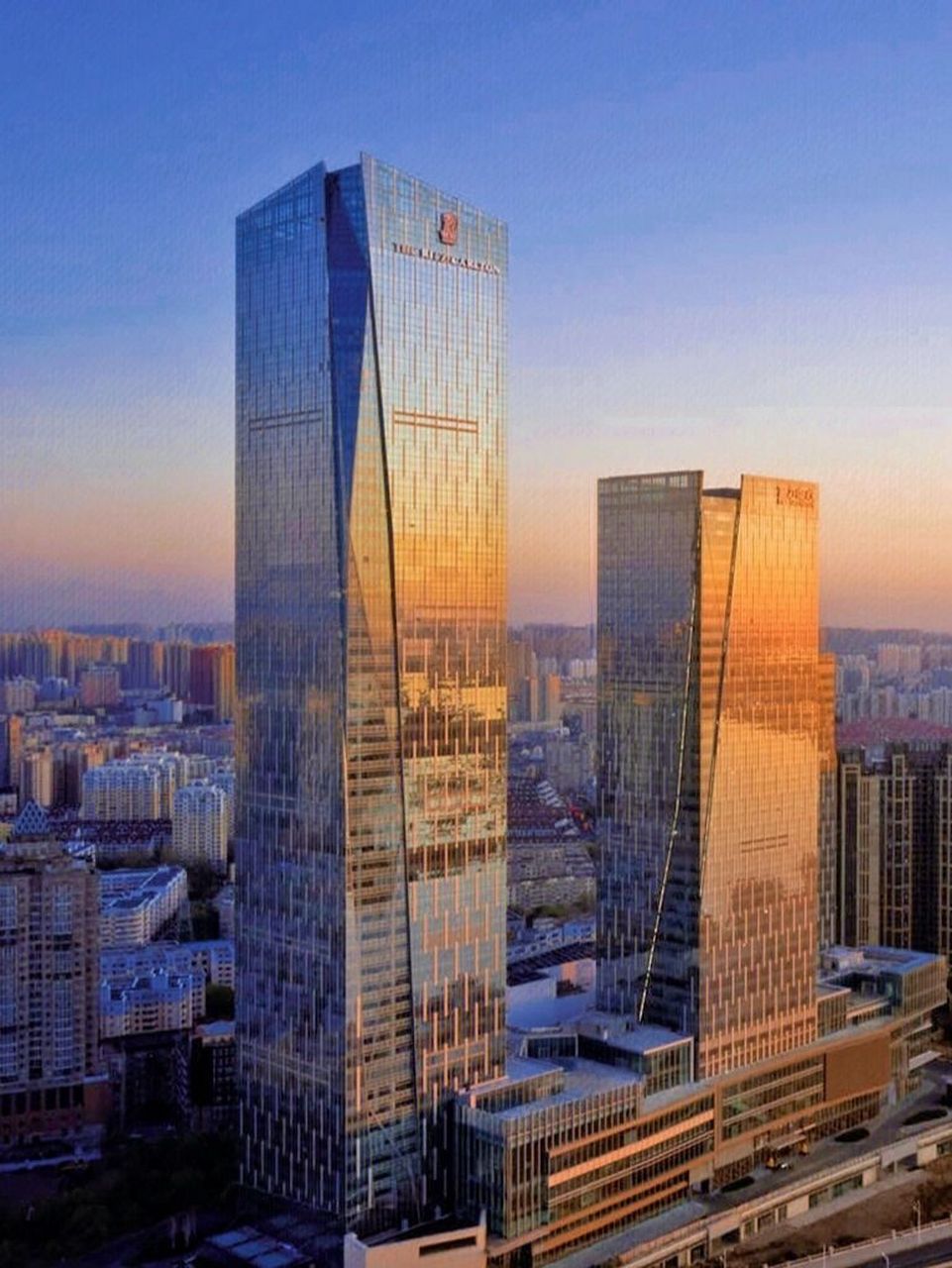 哈尔滨中央大街君逸酒店(2018) 酒店位于哈尔滨市道里区东风街68号,地