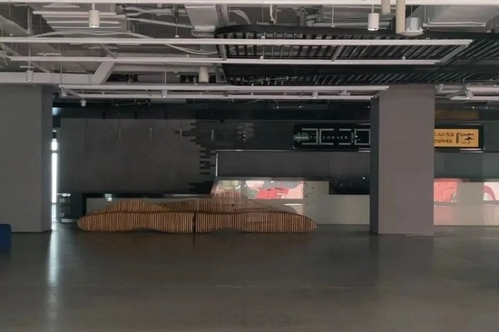 11月8日,寺库北京总部已彻底搬空,寺库大厦已经在对外出租.