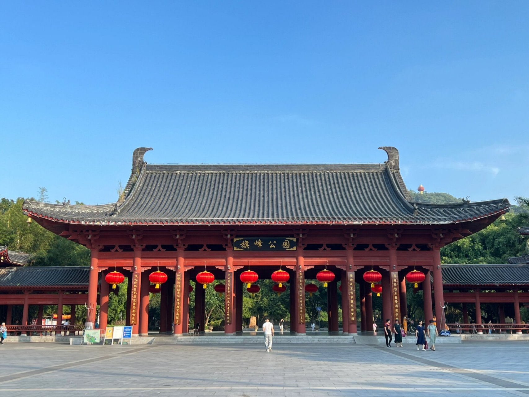 东莞旗峰山7215 超美的晚霞92和景色 目标是山顶的大灯笼,但是