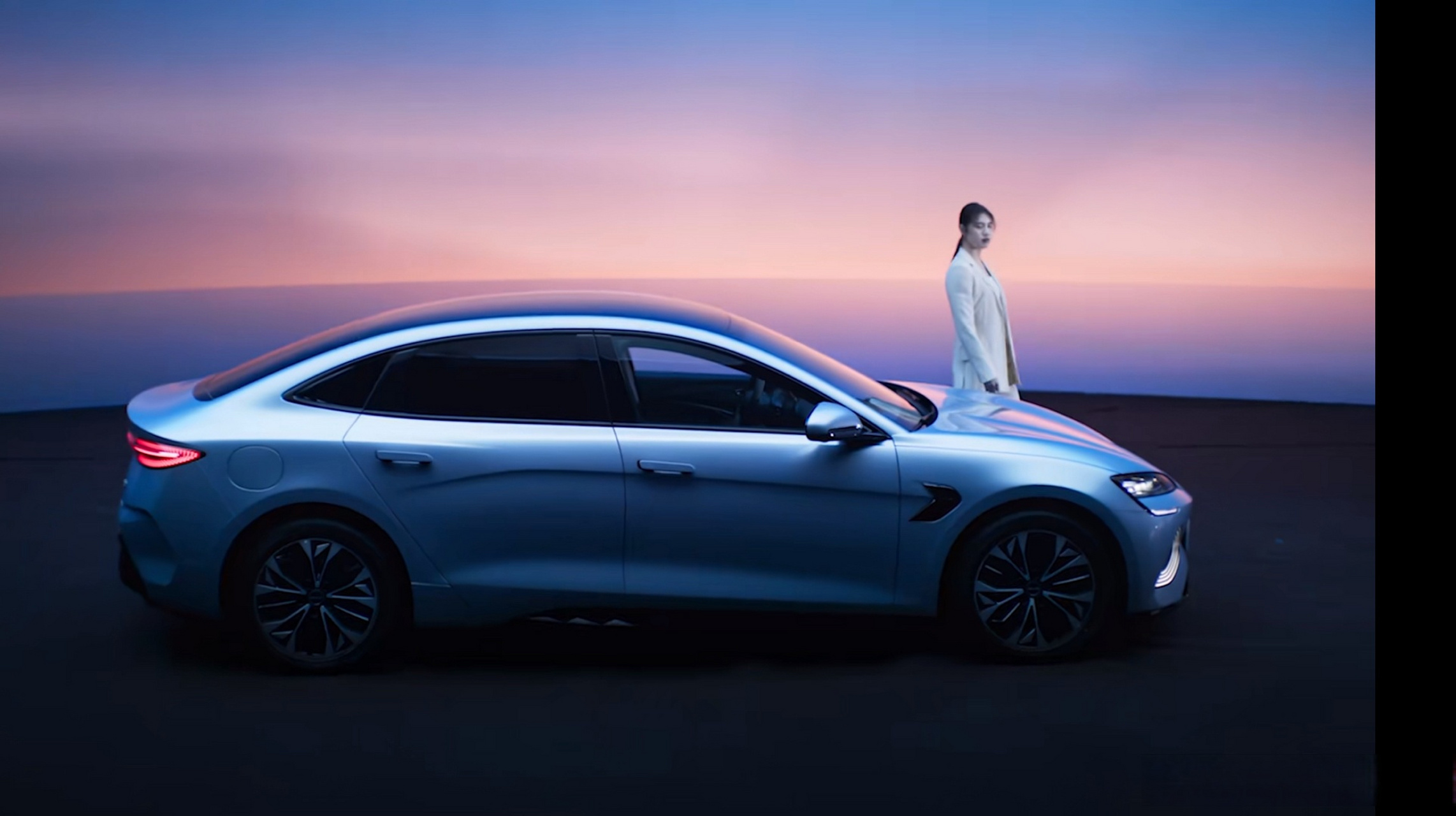 比亚迪海豹家族官宣形象代言人～张雨霏,一个是在水里叱咤风云的王者