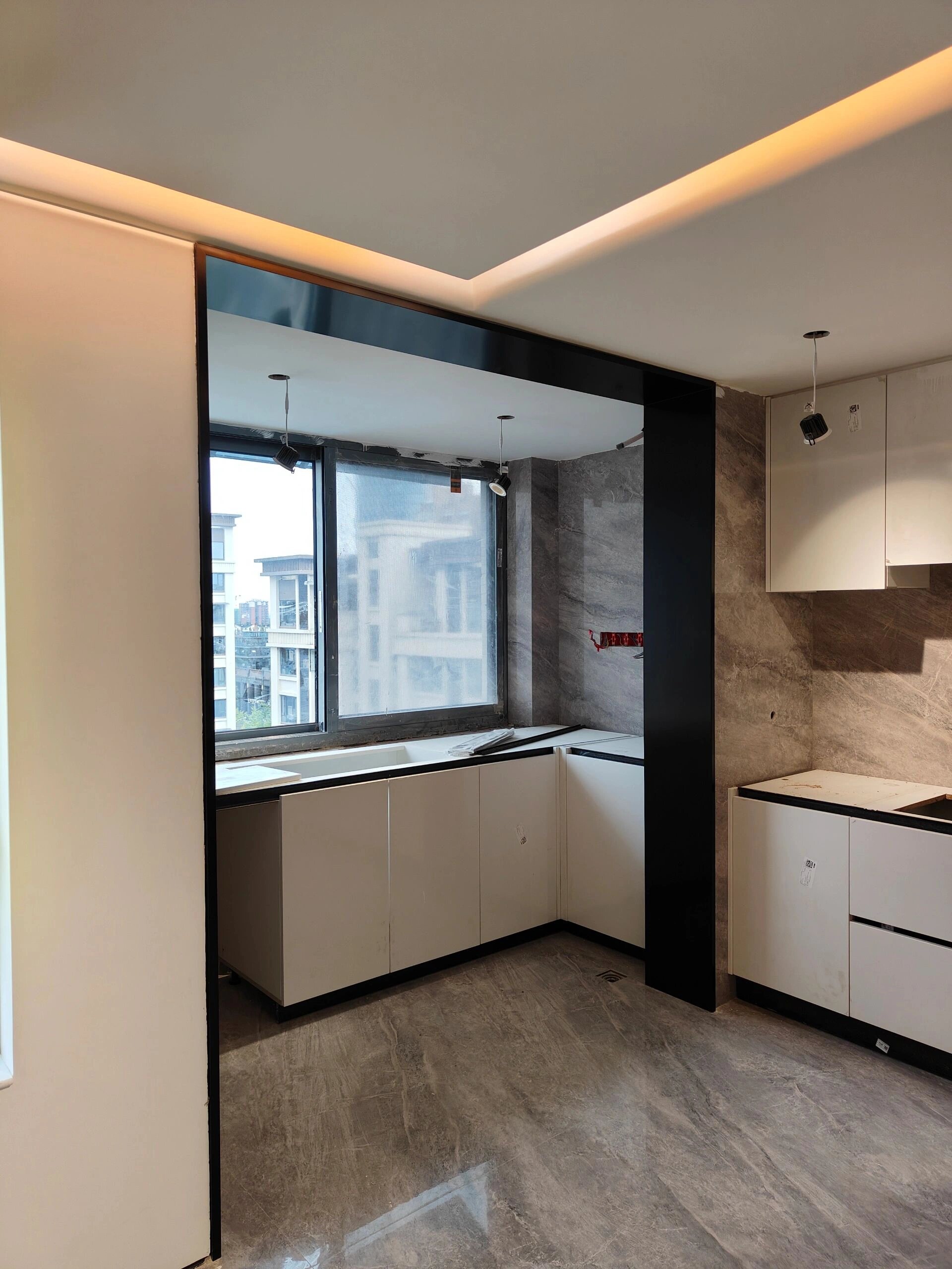 用不锈钢来做门套也能很有feel,质感拉满,极简风格.