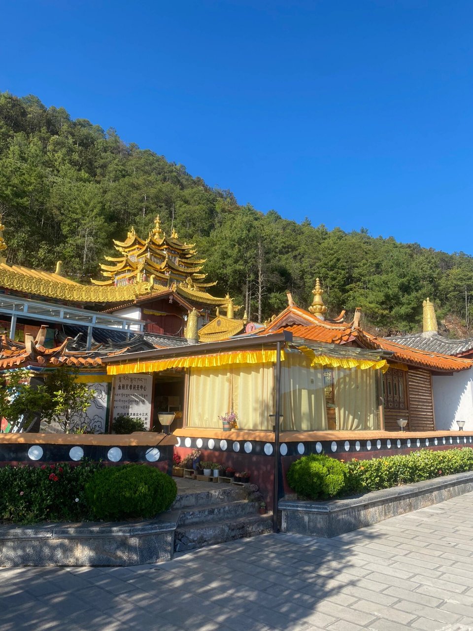 丽江自驾小众景点-文峰寺 文峰寺地处丽江玉龙县 景观:俯瞰丽江全景