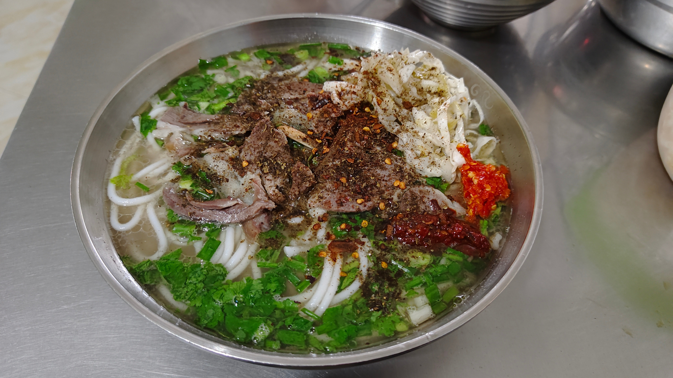 开饭了,不锈钢羊肉米线[奥特曼][奥特曼]