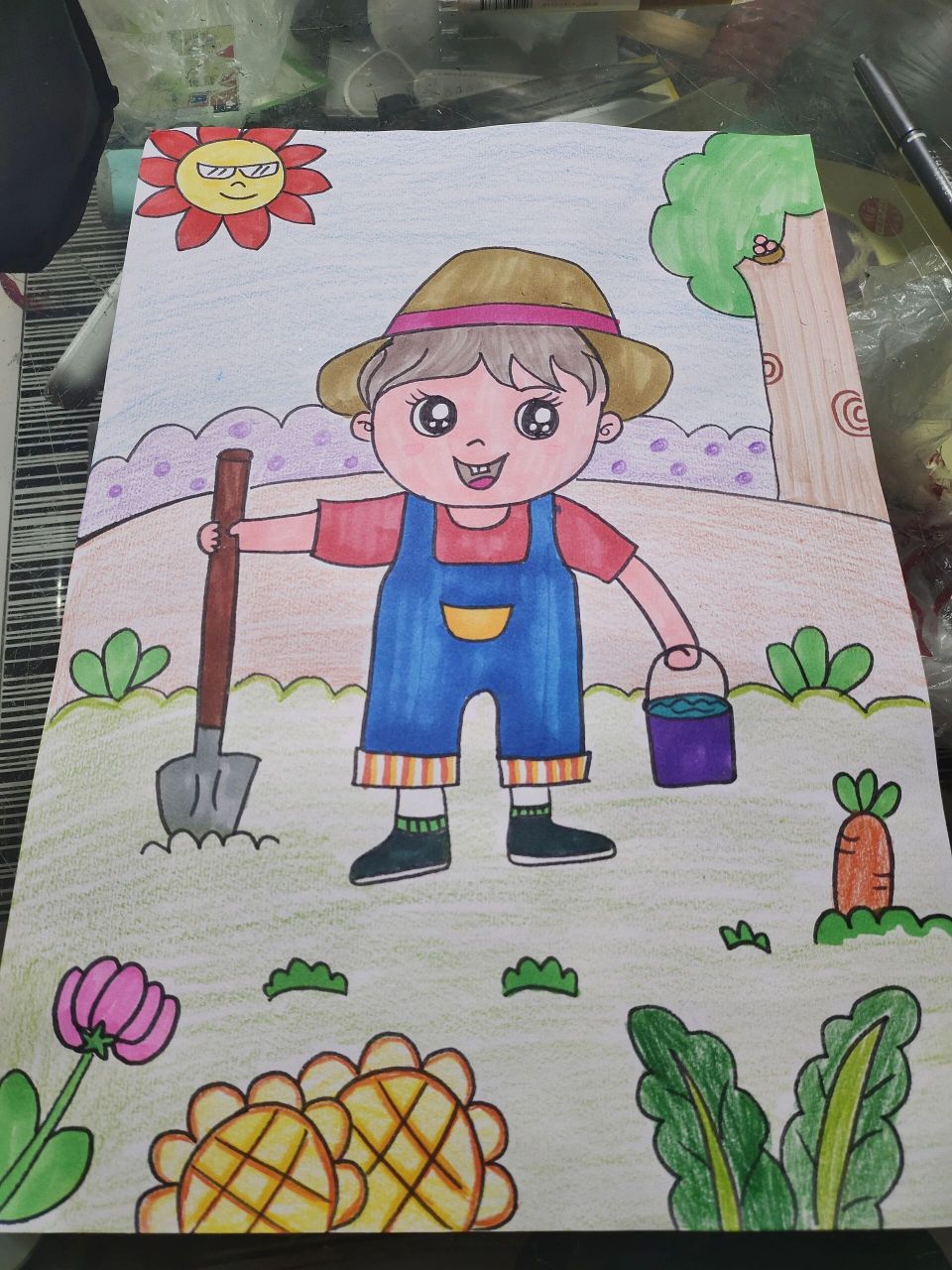 劳动最光荣 太阳光金亮亮雄鸡唱三唱,花儿醒来了,鸟儿忙梳妆.