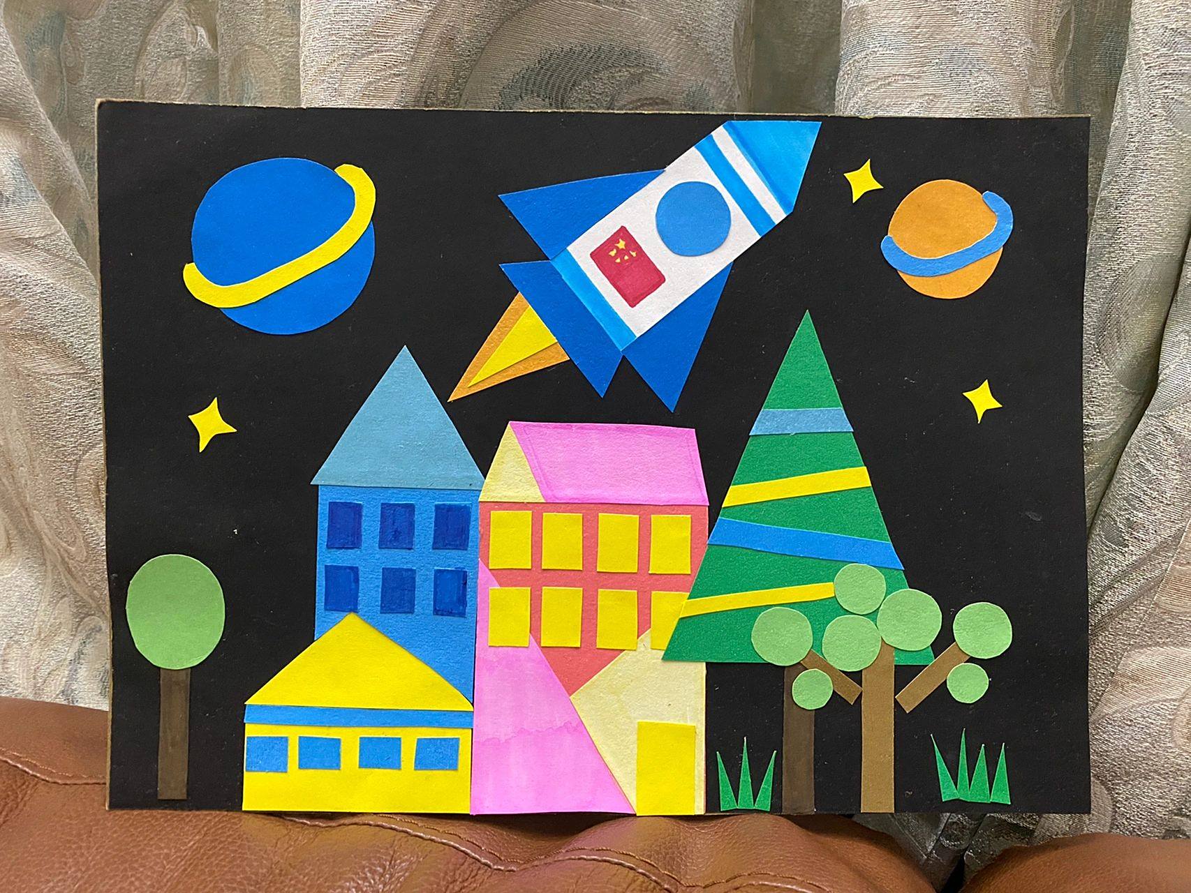 很简单的数学形状剪贴画 材料:彩色卡纸,固体胶,剪刀 如果卡纸没有