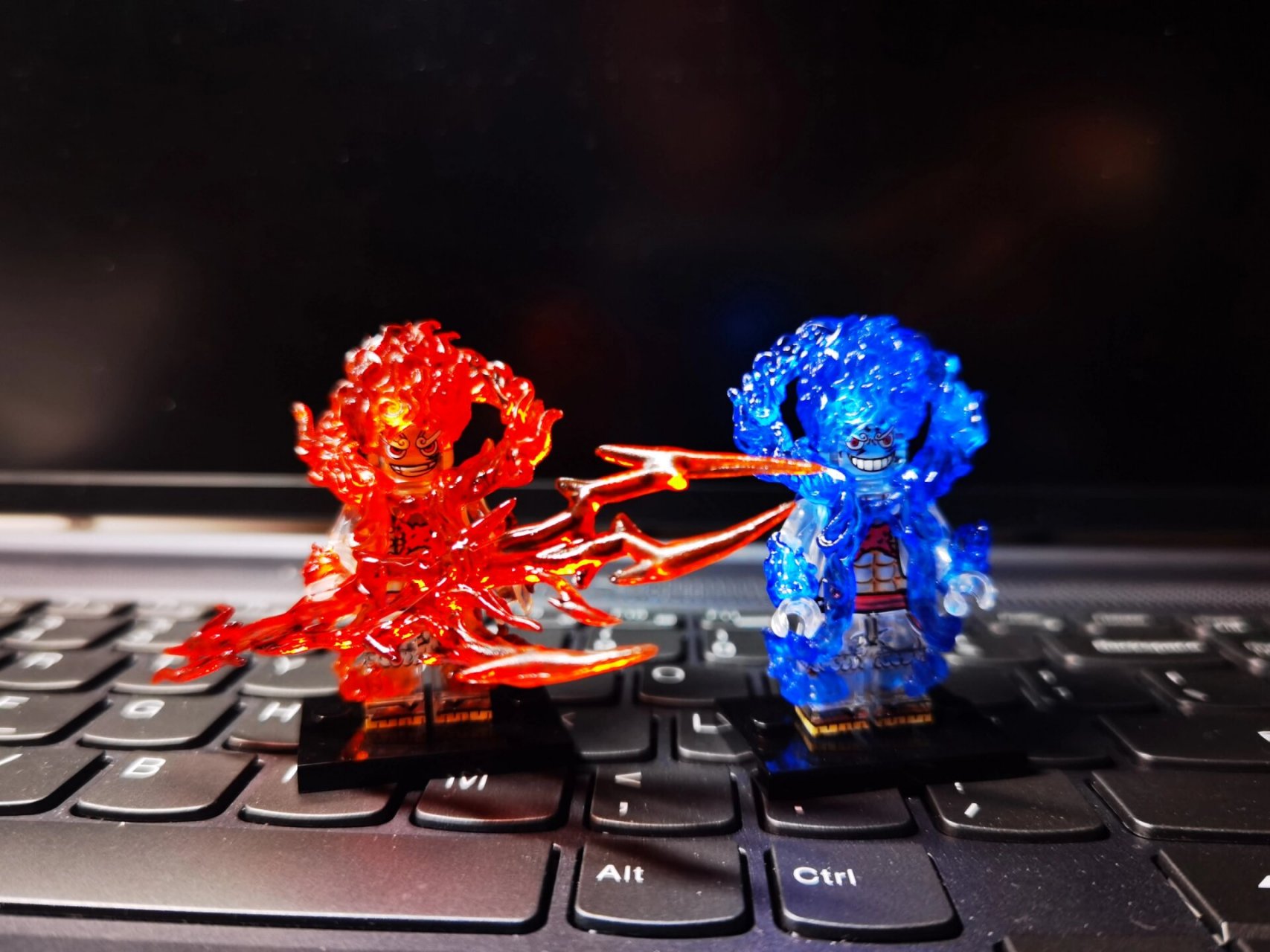 乐高人仔 尼卡路飞 国产 这次的尼卡路飞有一些第三方牌子的痕迹,整体