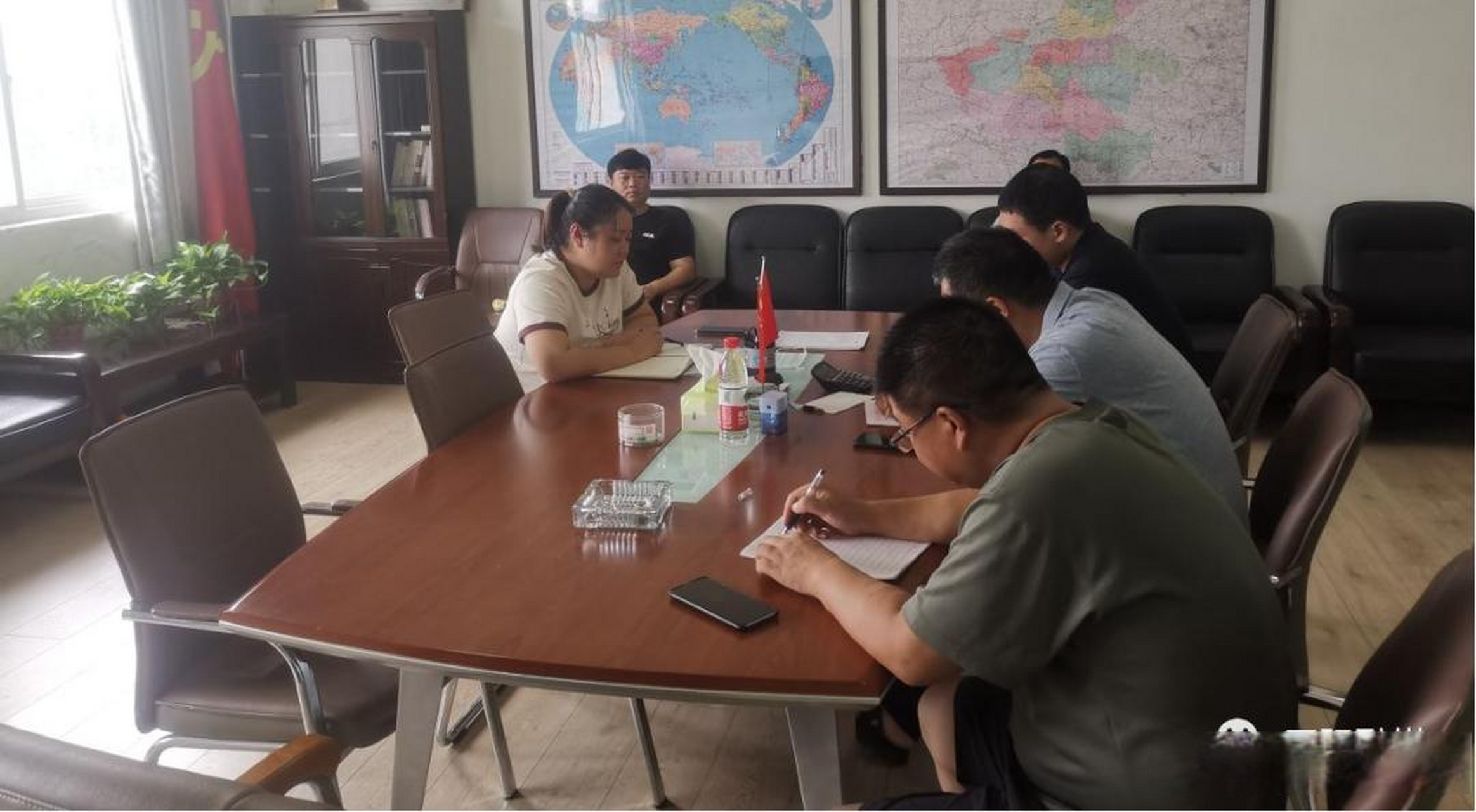 【领导动态】  原阳县政府副县长,太平镇党委书记李燚组织召开班子