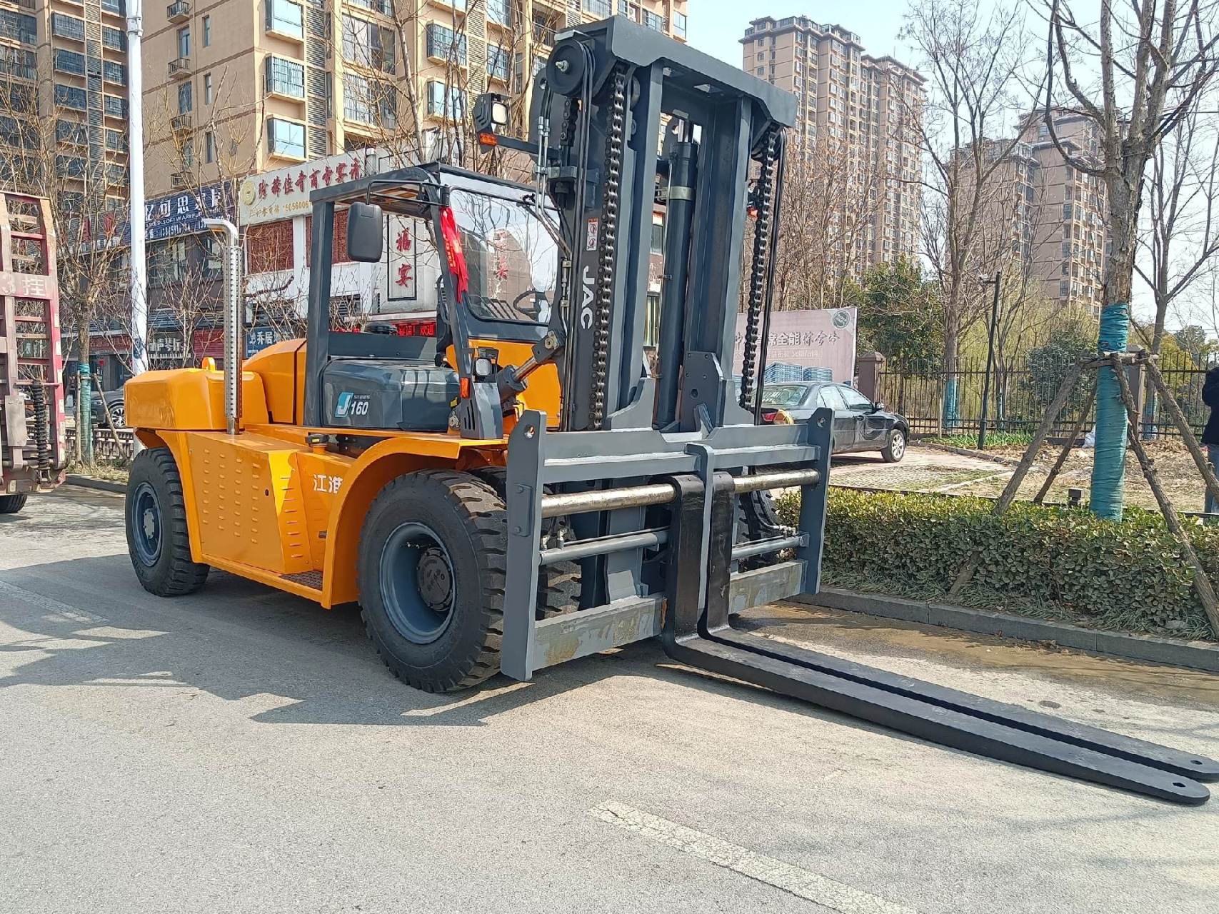 jac江淮叉车16吨(配重可后移)交车