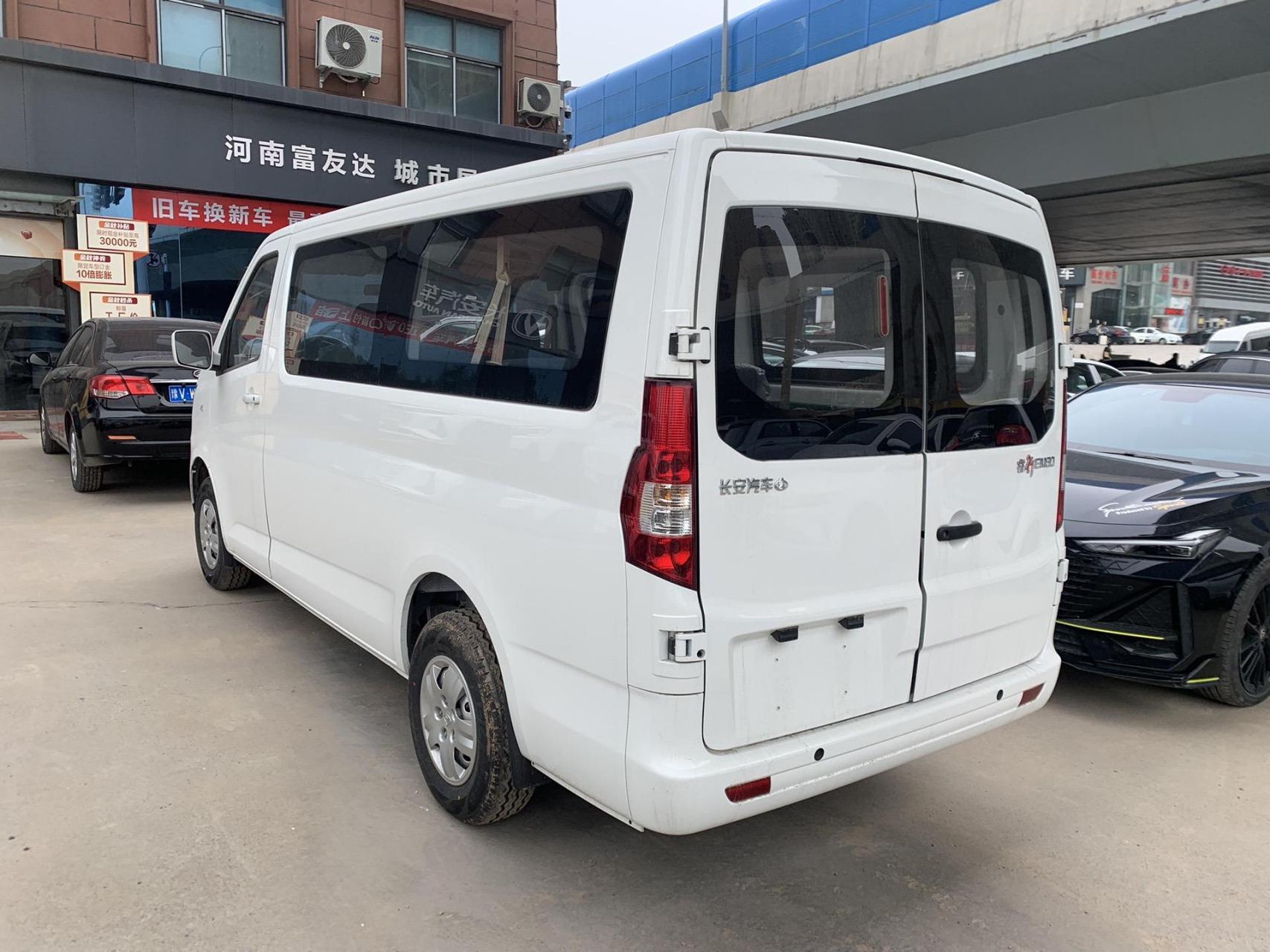 长安睿行m80,7座新能源多用途乘用车,总长4.8米,总宽1.69,总高1.96米.