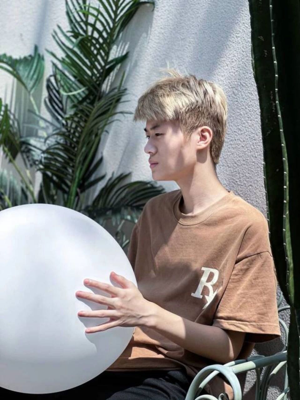 冒昧的问一下,图二是不是桑杰?图二他和我朋友太像了!桑杰