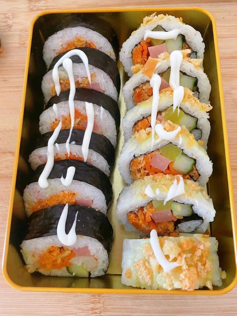 寿司醋,海苔,沙拉酱,蕃茄酱,蜂蜜酱,米饭 3.