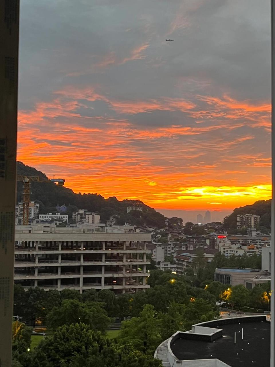 我的城市日落# #晚霞# #不可错过的美景# #我拍下的今日天空# #重庆