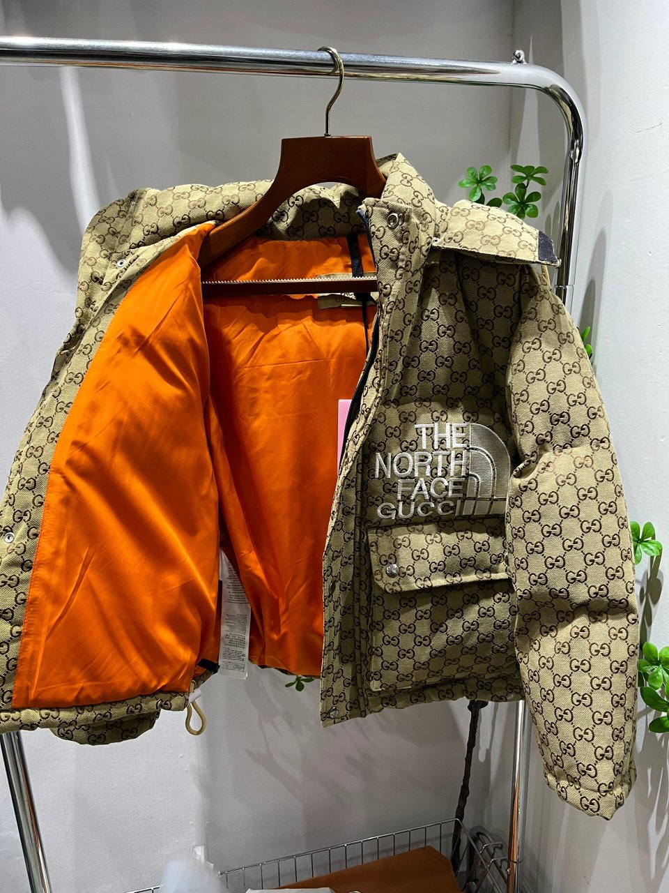 北面gucci联名款80%白鹅绒470克90299 #北面羽绒服# #gucci羽绒服