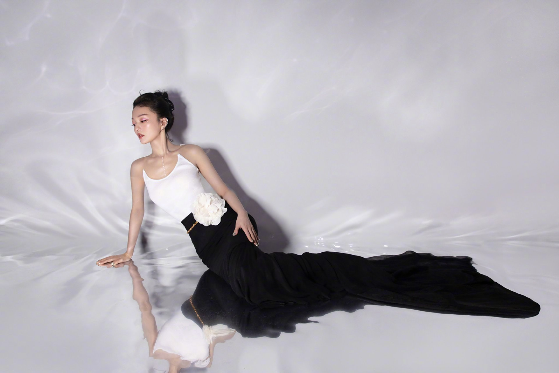 张韶涵,黑白美人鱼氧气写真壁纸