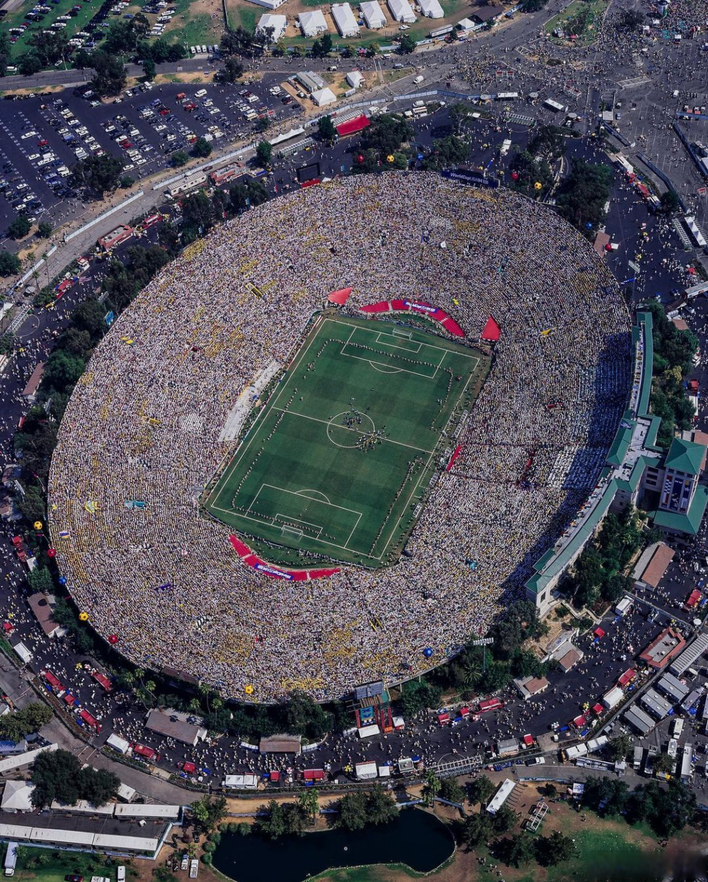 加利福尼亚的玫瑰碗球场,你会想想起哪个瞬间?#世界杯