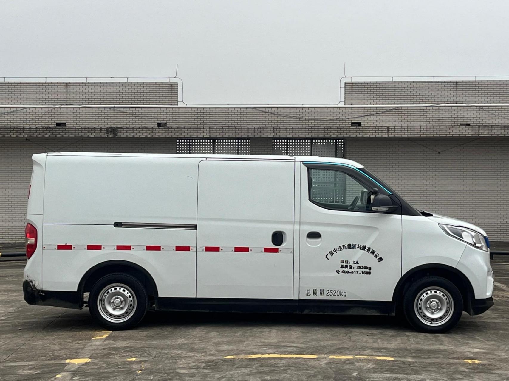 上汽大通ev30长轴物流车