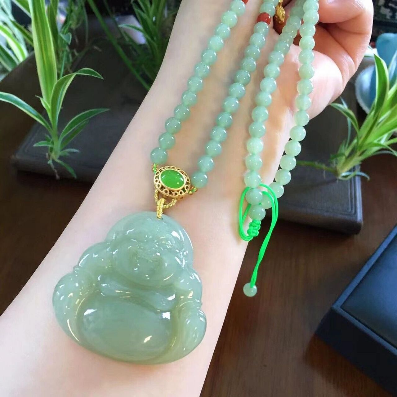 一个不过千的晴水和田玉佛吊坠 搭配6mm链子 和田玉 晴水料 6毫米108