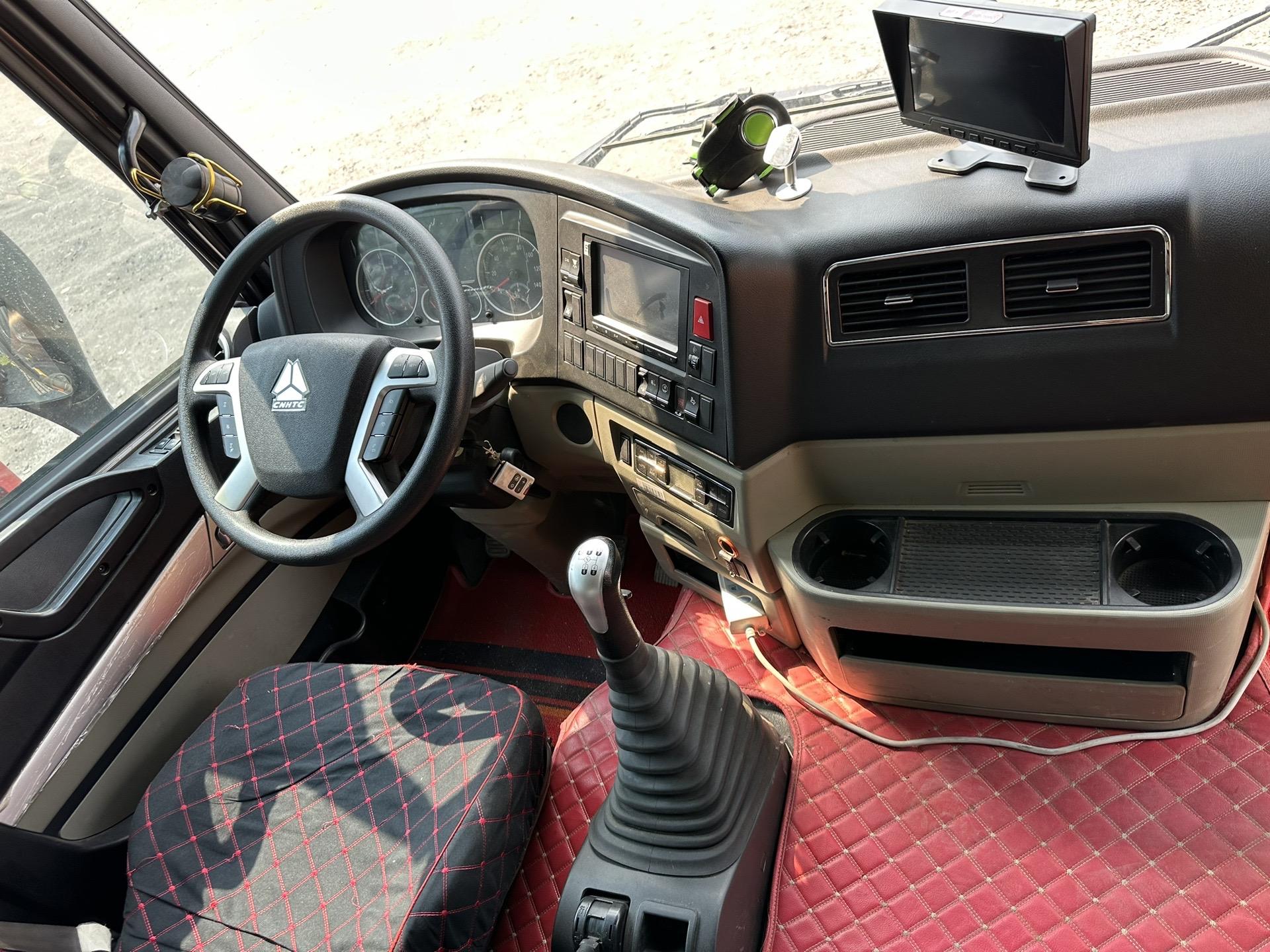 8米高栏载货车.22年底豪沃n5g,6