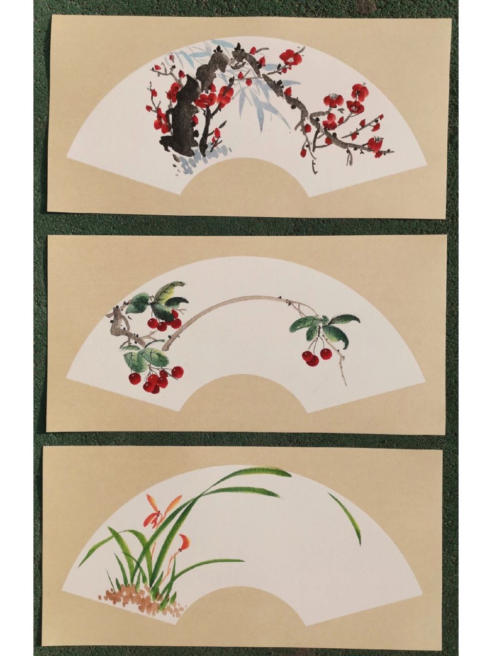 国画扇面 写意樱桃 兰花 梅花组合