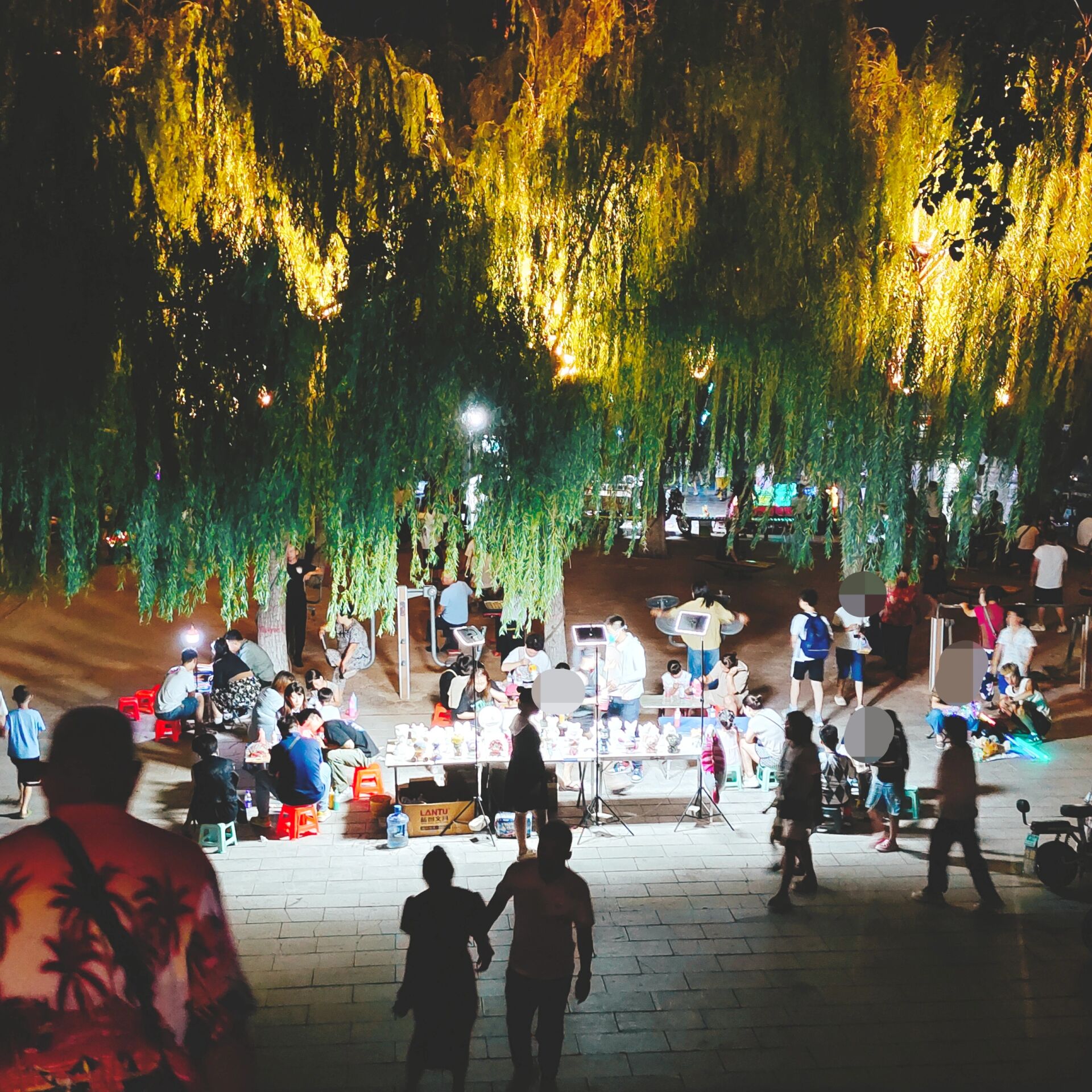 沧州夜景 又来沧州啦 晚上等了好久31路公交车去清风楼站,网上一查,说