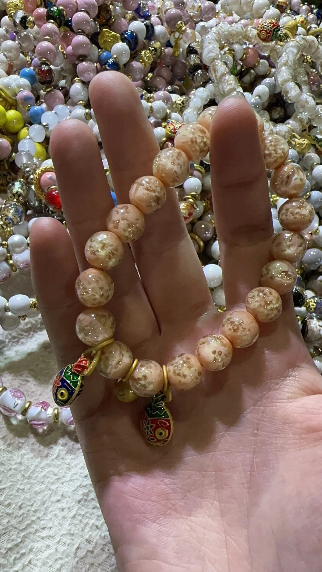 潘家园古玩市场    最后买了一个车挂和一个手串都超级喜欢,之前去