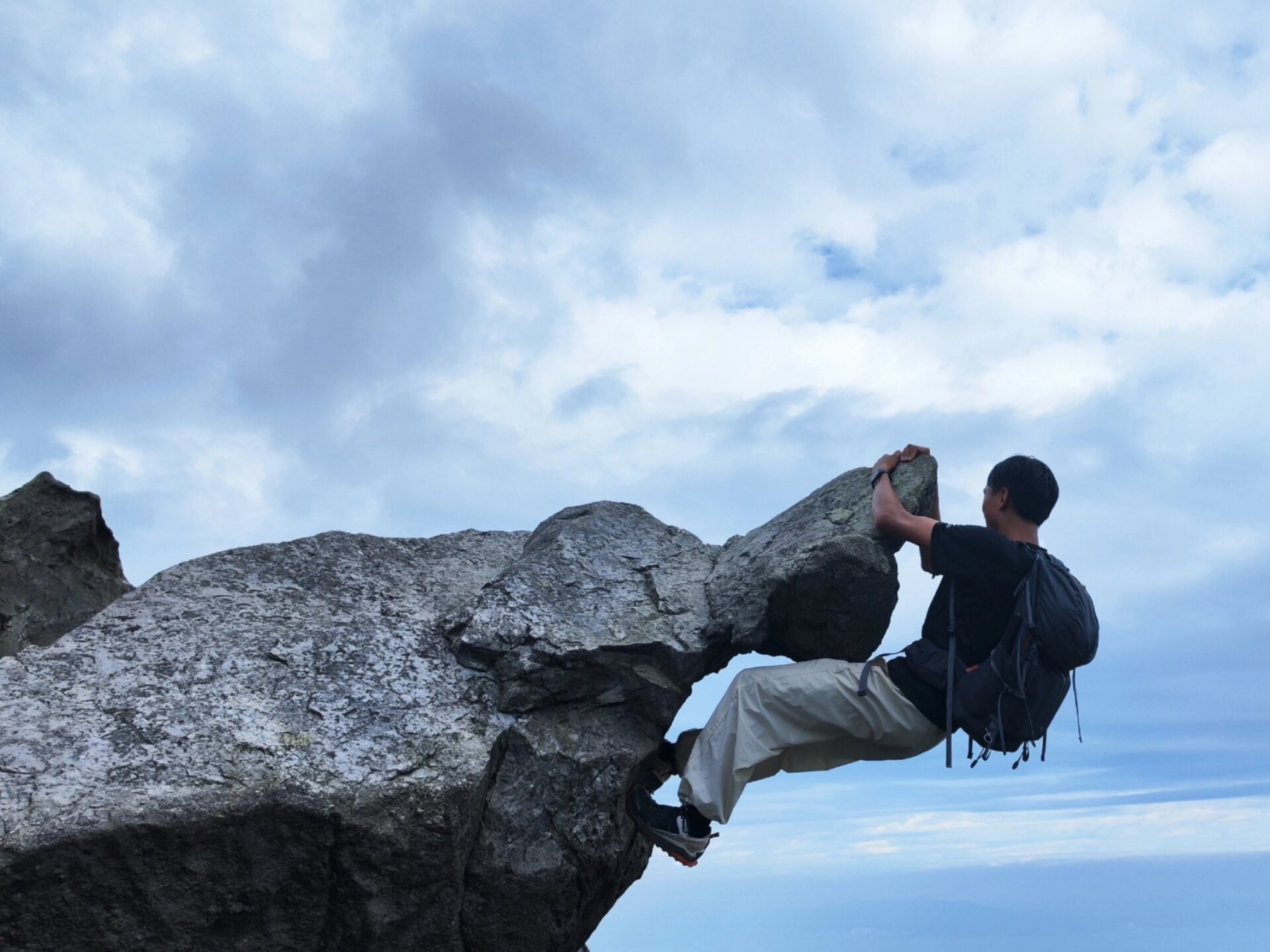 深圳第一"险"峰《排牙山》 90排牙山位于广东省深圳市,是大鹏半岛