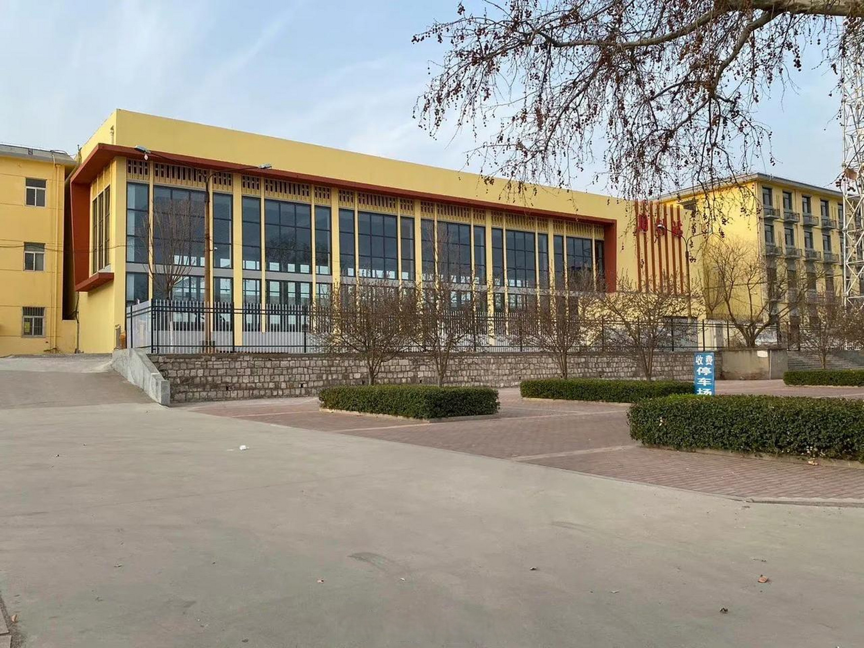 网友:淄博周村火车站竟然重新装修了.