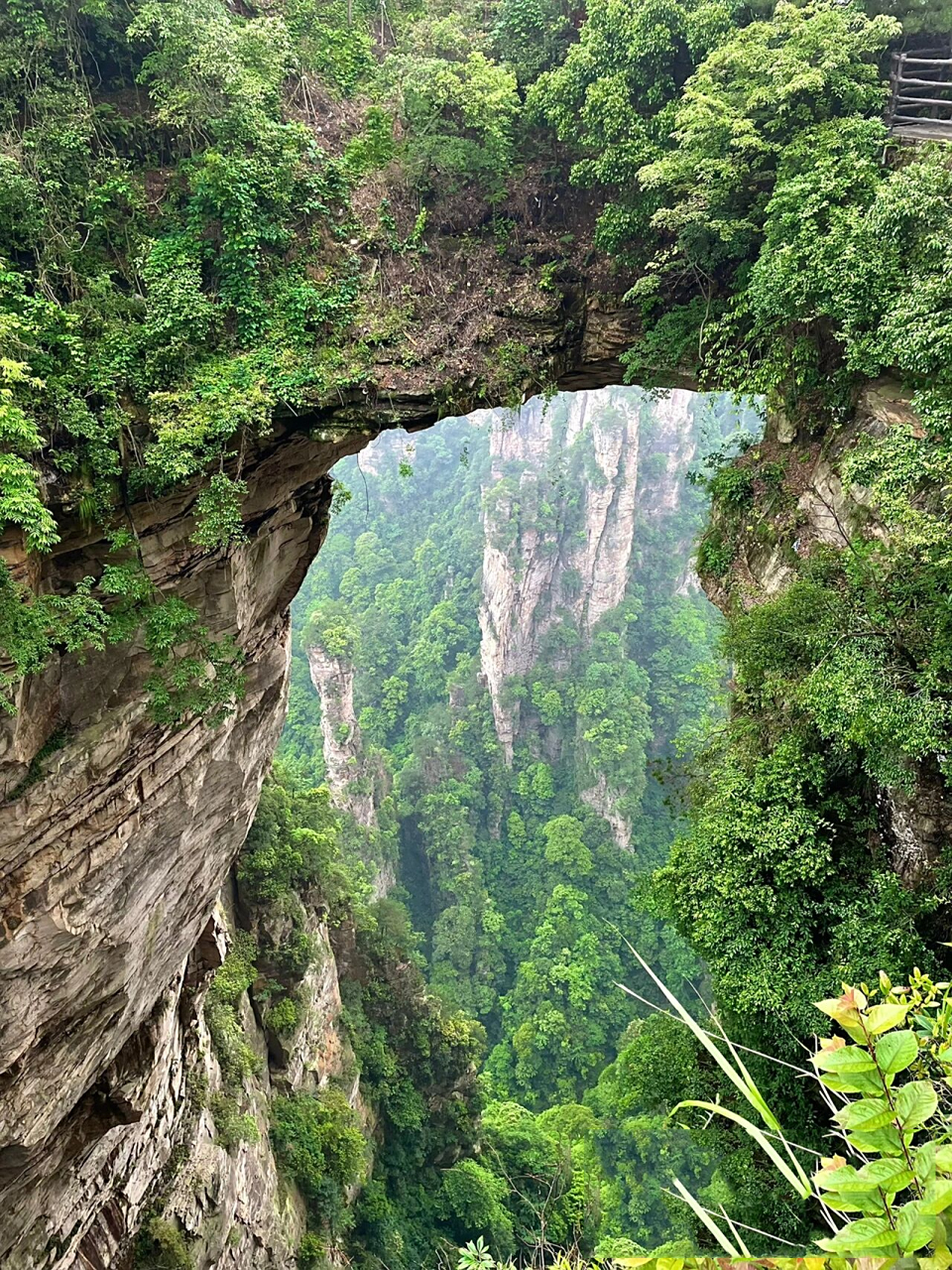 天然石板桥,张家界,天下第一桥 开放时间8:00——18:00 地理位置:湖南