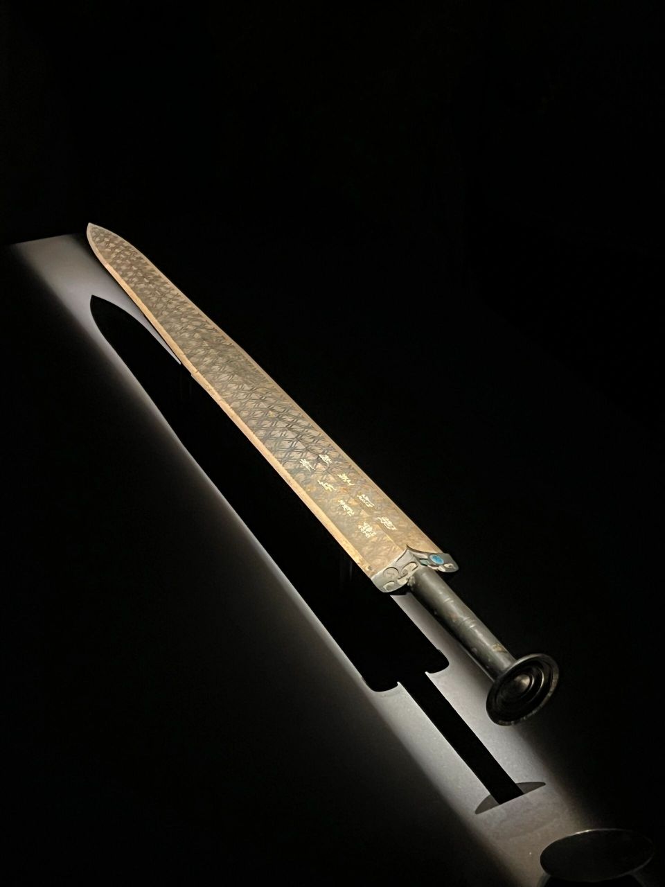 湖北省博物馆之越王勾践剑 终于见到这把名扬天下的剑,它就静静地呆在