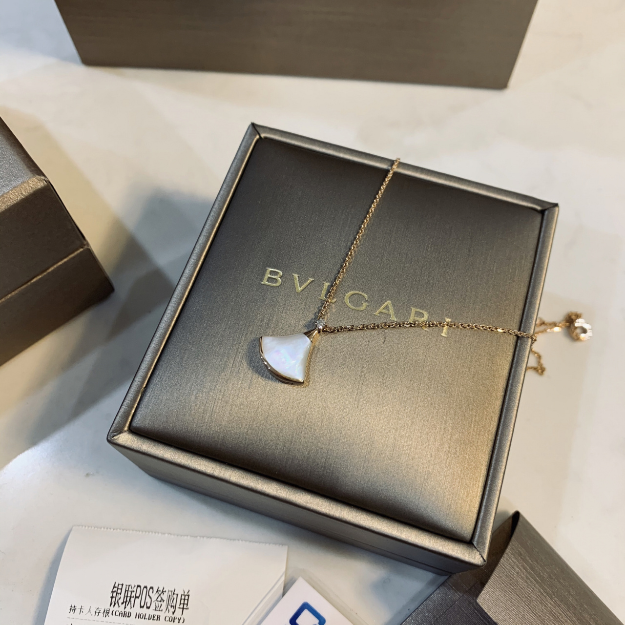 提前购买的圣诞礼物 突然get到了宝格丽这款白贝壳项链 集美们冲呀