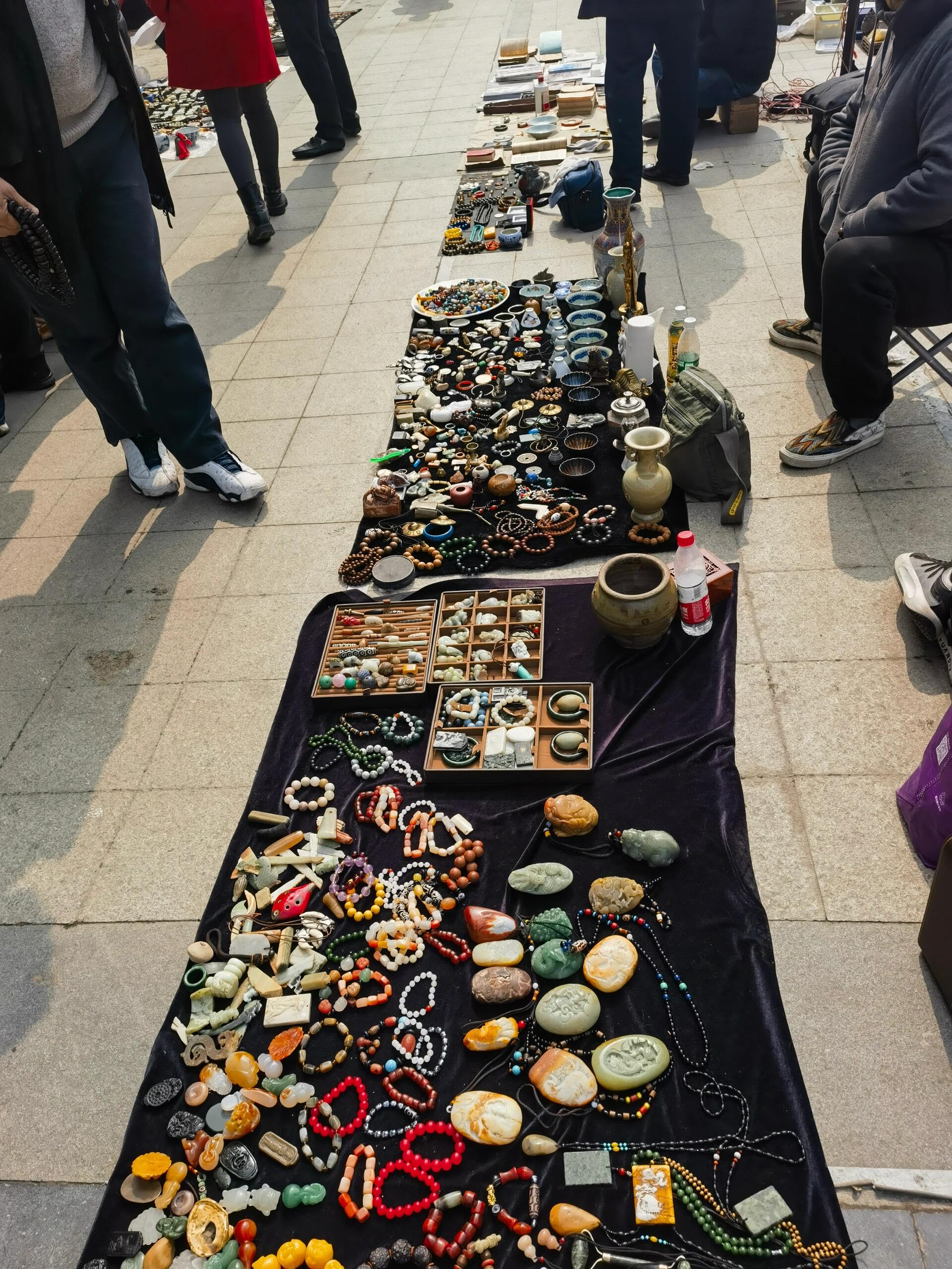 赶集系列~大唐西市古玩城地摊集市 大唐西市古玩城,每周六上午的街边