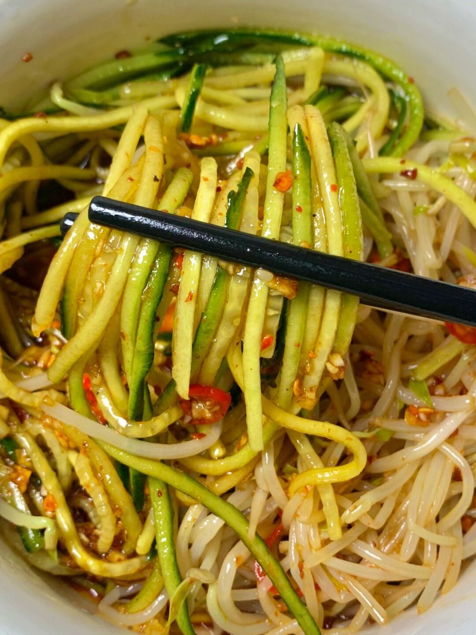 低卡巨好吃的凉拌豆芽黄瓜丝!香辣脆爽!好吃又解腻!