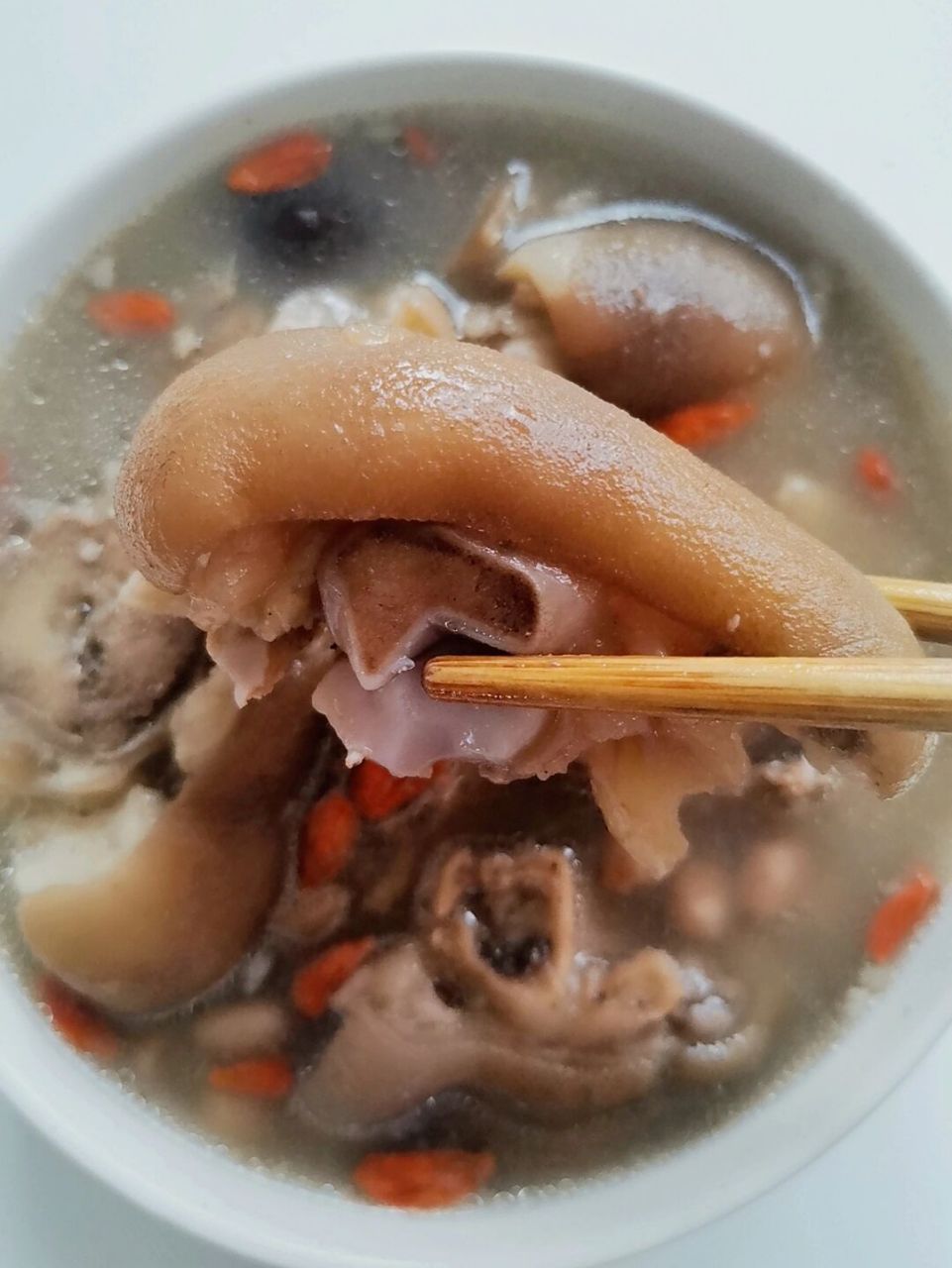 补血益气|花生猪脚汤9025元 今天给大家分享一款广东靓汤花生猪蹄汤