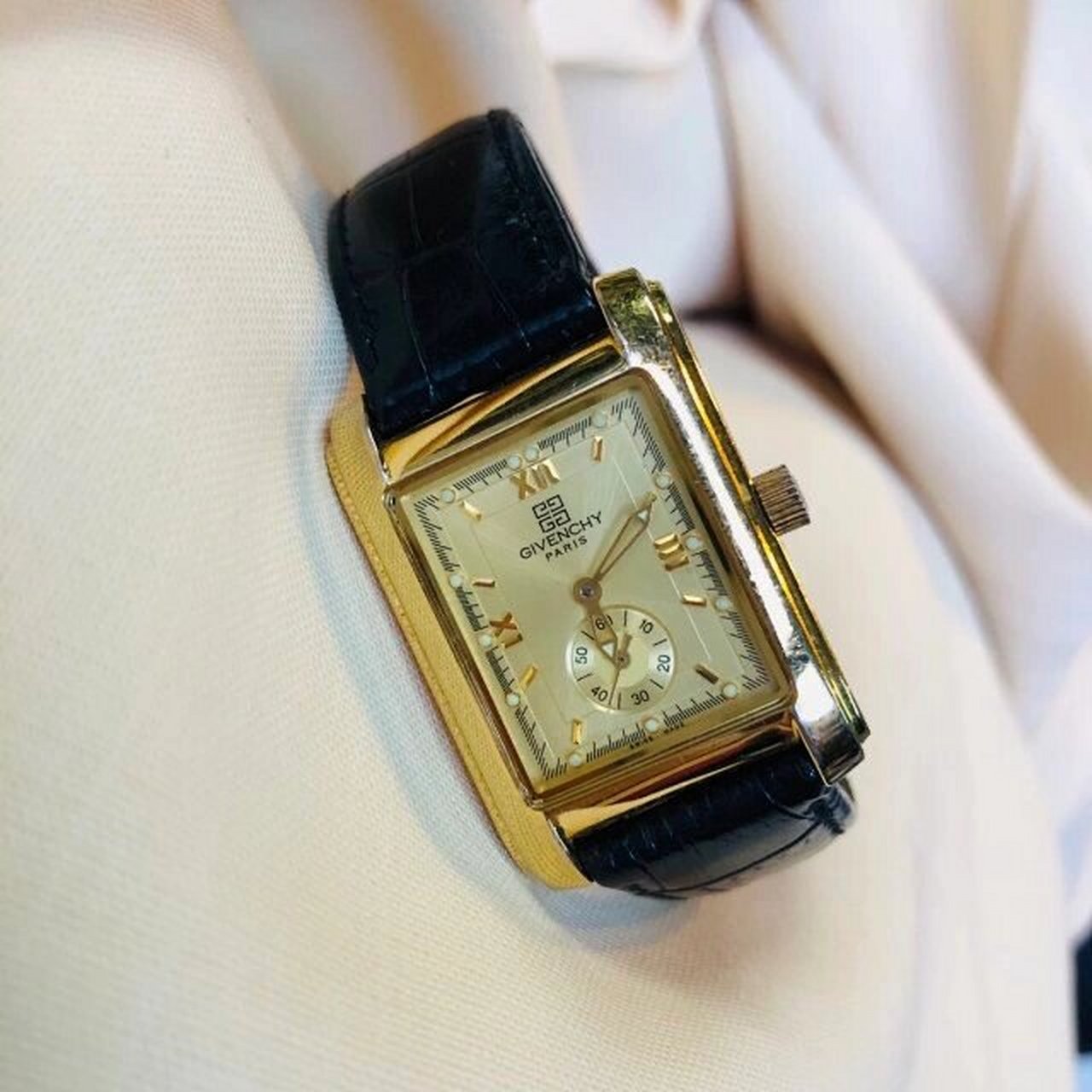 复古时髦 	 #vintage# #givenchy# #纪梵希# #givenchy中古# #手表