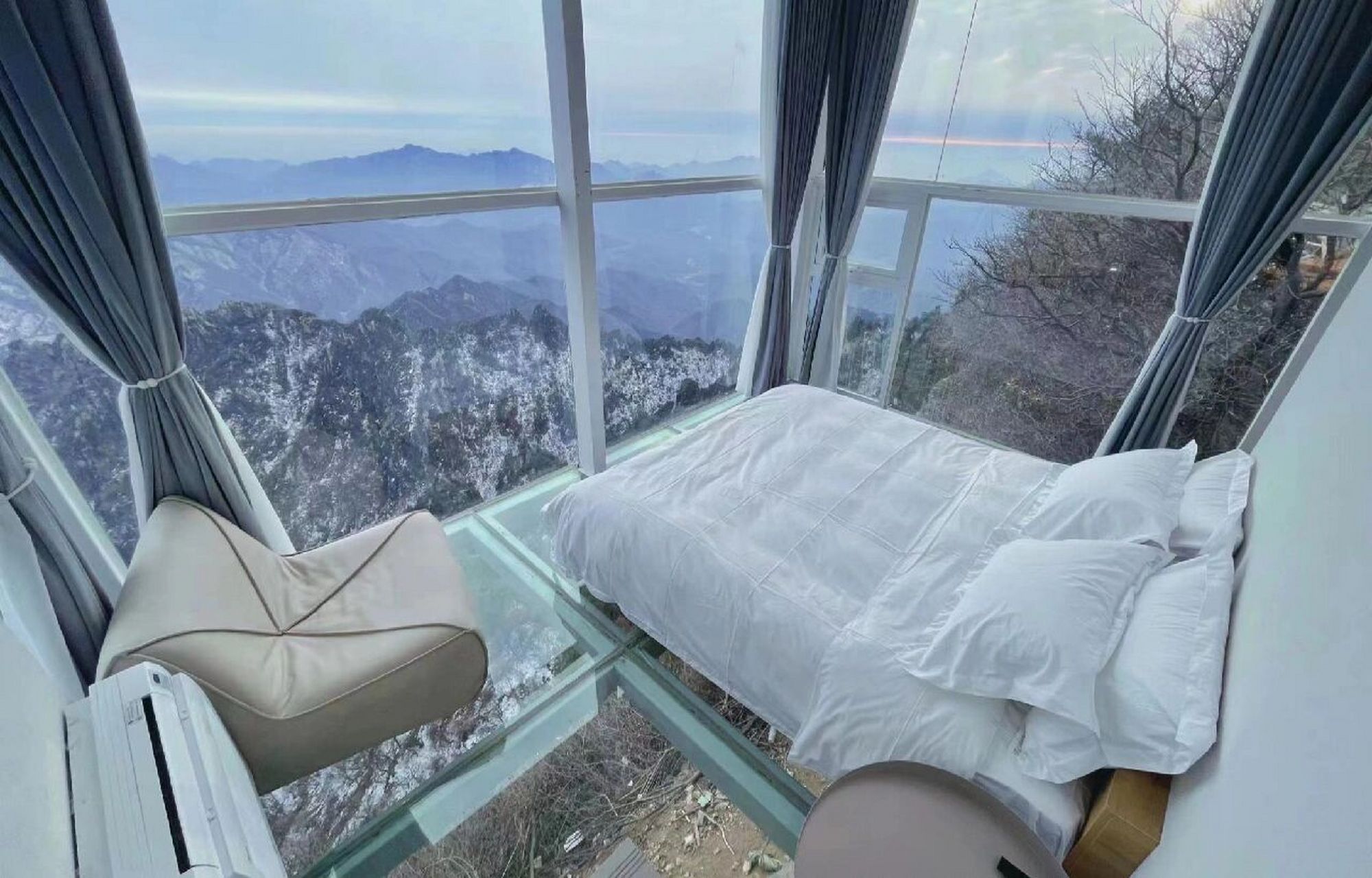 来老君山顶睡一觉 老君山顶的悬崖酒店 去老君山顶住宿,可以有三种