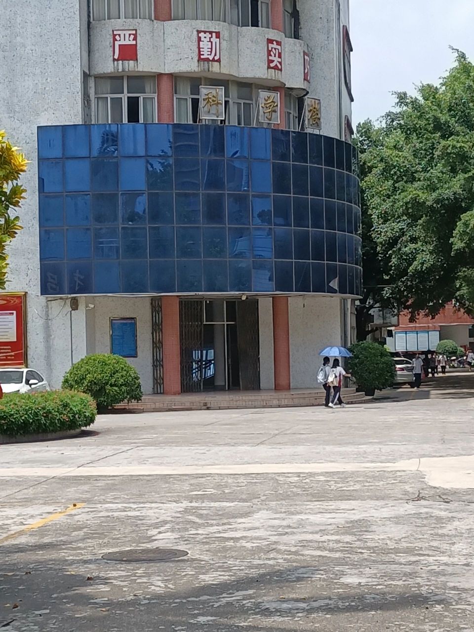 普宁英才华侨中学新生解答 hello各位学弟学妹,是20届的学长,新生解答