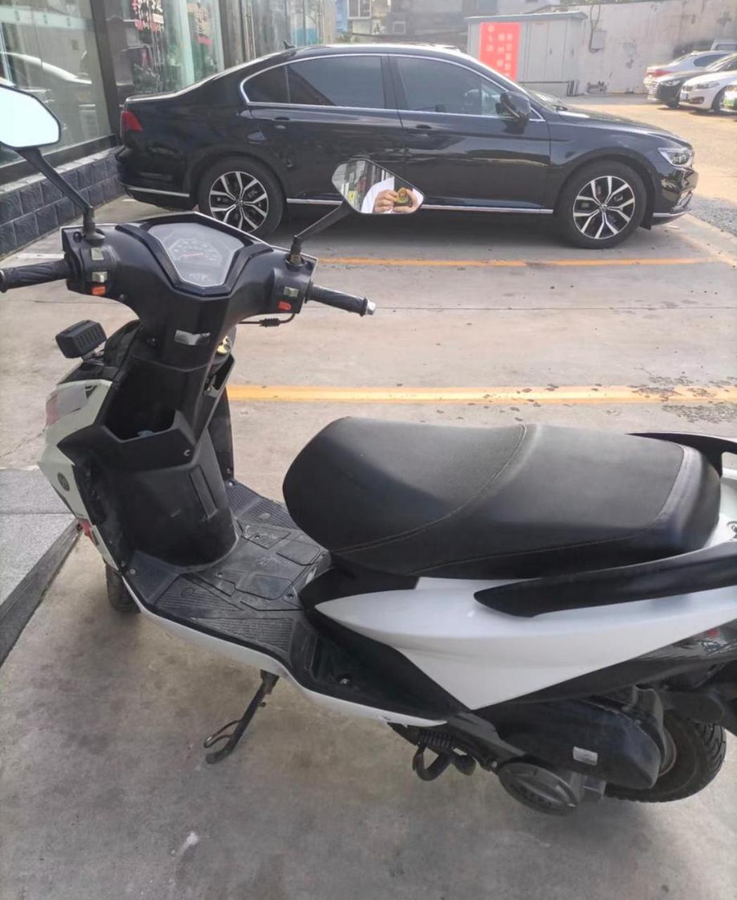 日雅踏板摩托车