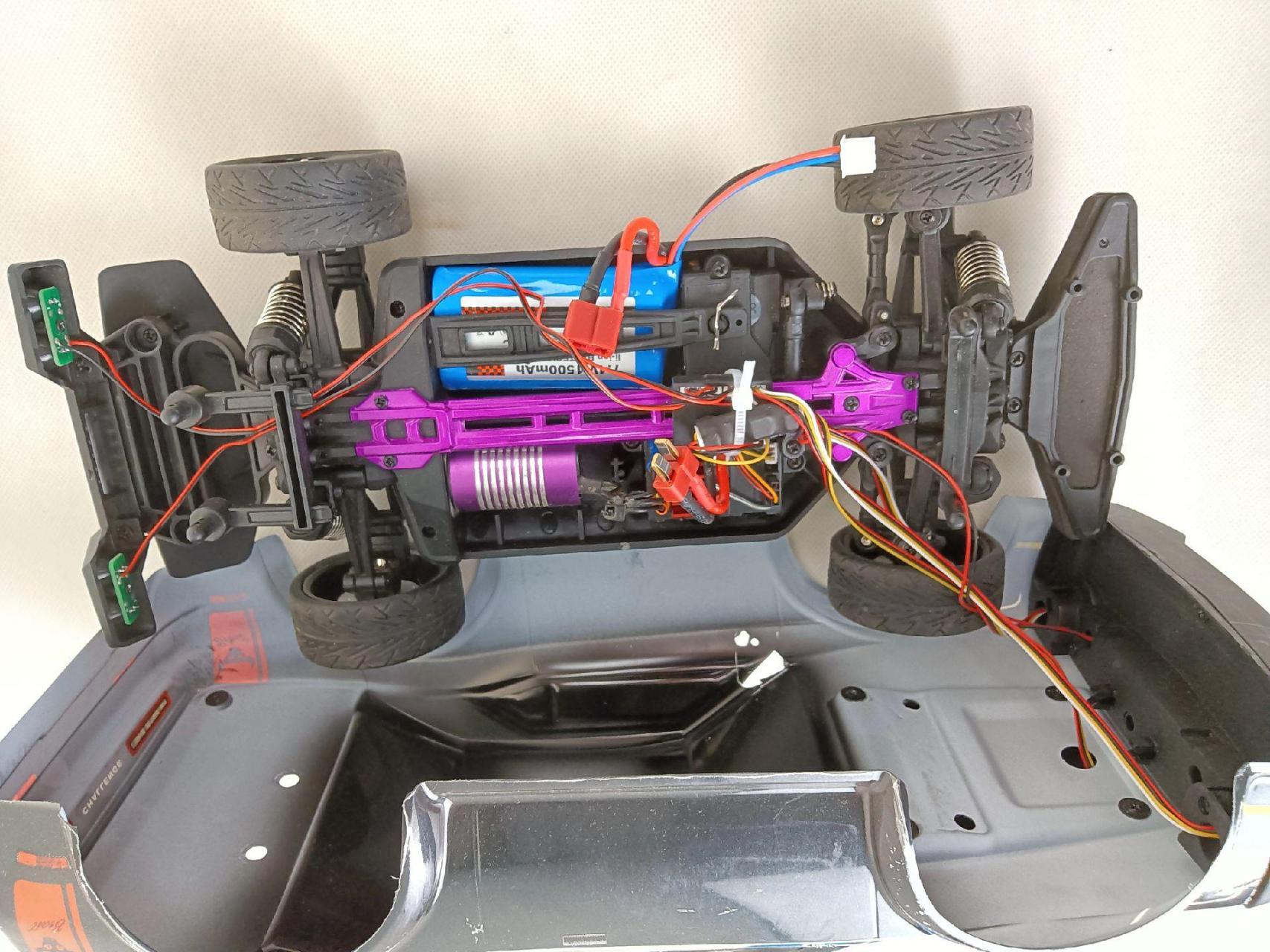 sg216 max兽道奇挑战者rc遥控车有三台,正常使用痕迹有磨损,功能全部