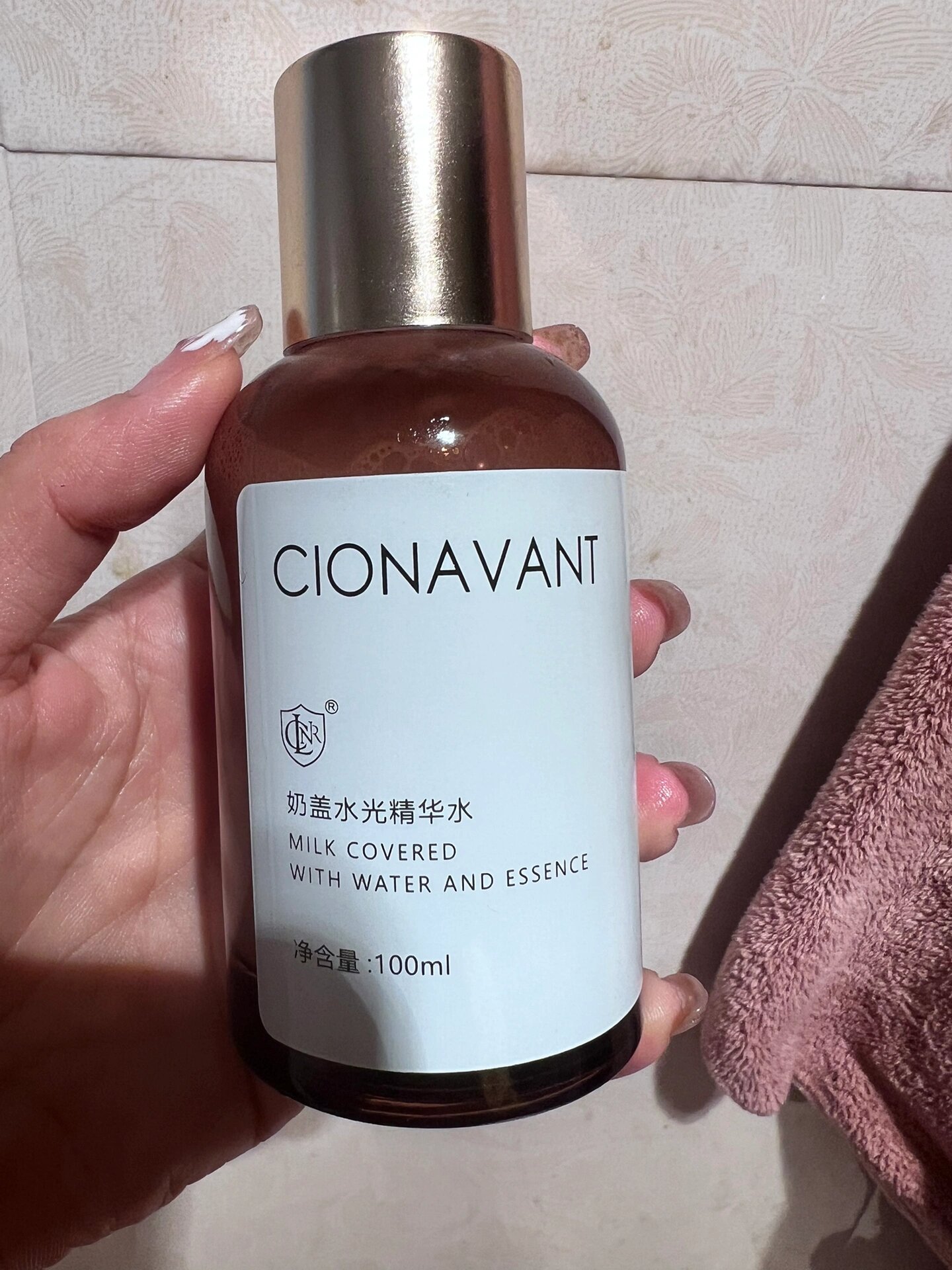 柯琳妮尔 奶盖精华水