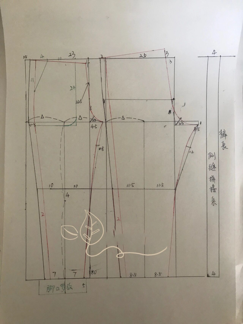 女士運動褲裁剪圖 做的單層運動褲,側邊是拼接條的款式 我身高155