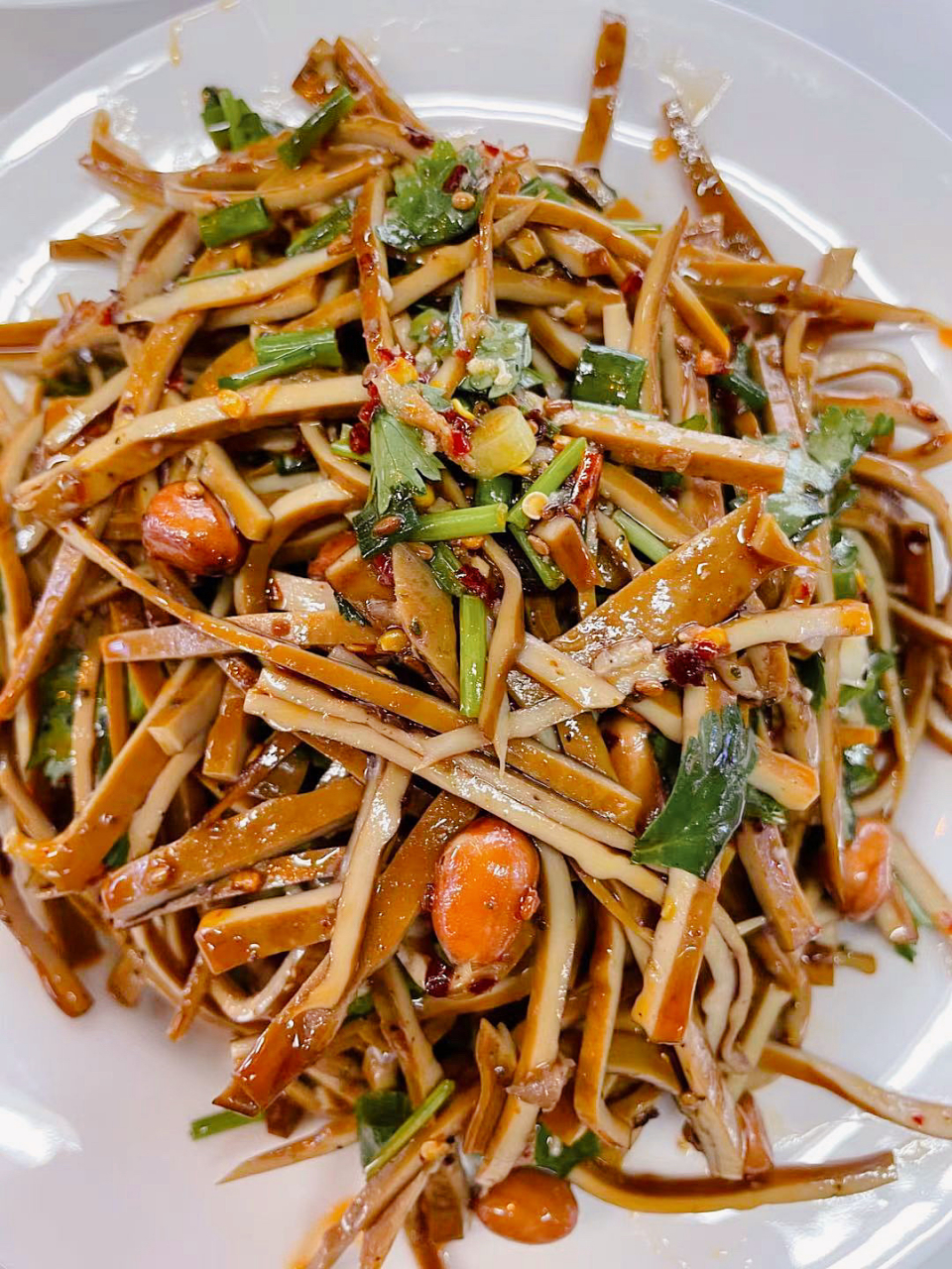 快来看看我家每年年夜饭的必备凉菜——凉拌豆干 	 02食材:薄豆干