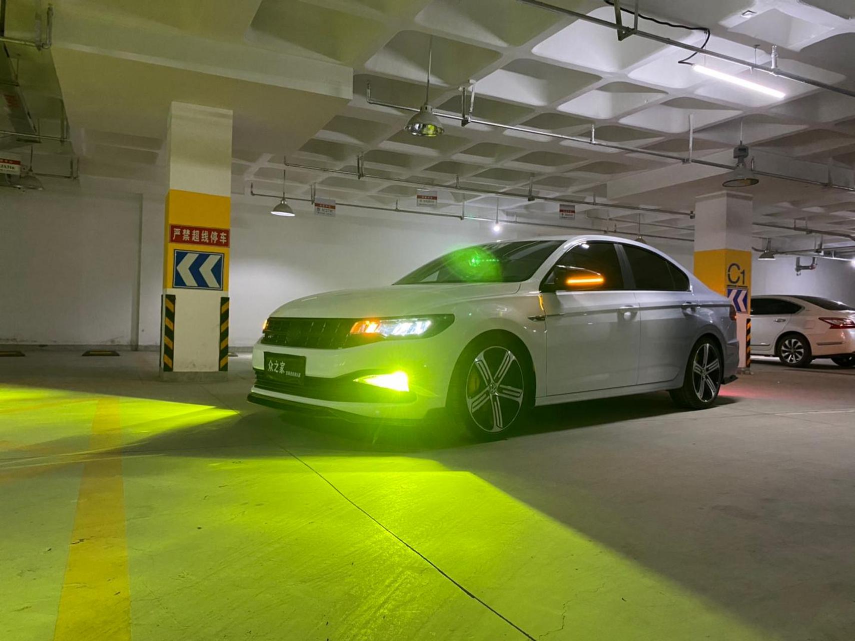 分享一波新宝来改装案例,全国首台白色渐变灰宝来改色