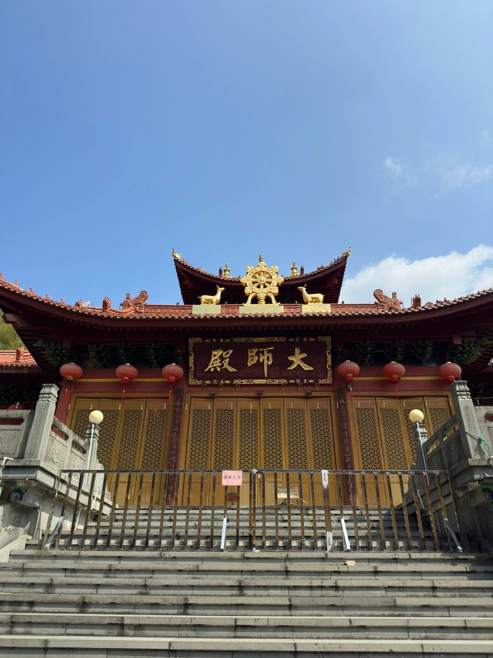 打卡台州三门多宝讲寺 进门看到弥勒菩萨甚为欢喜,想拍一张照与大众