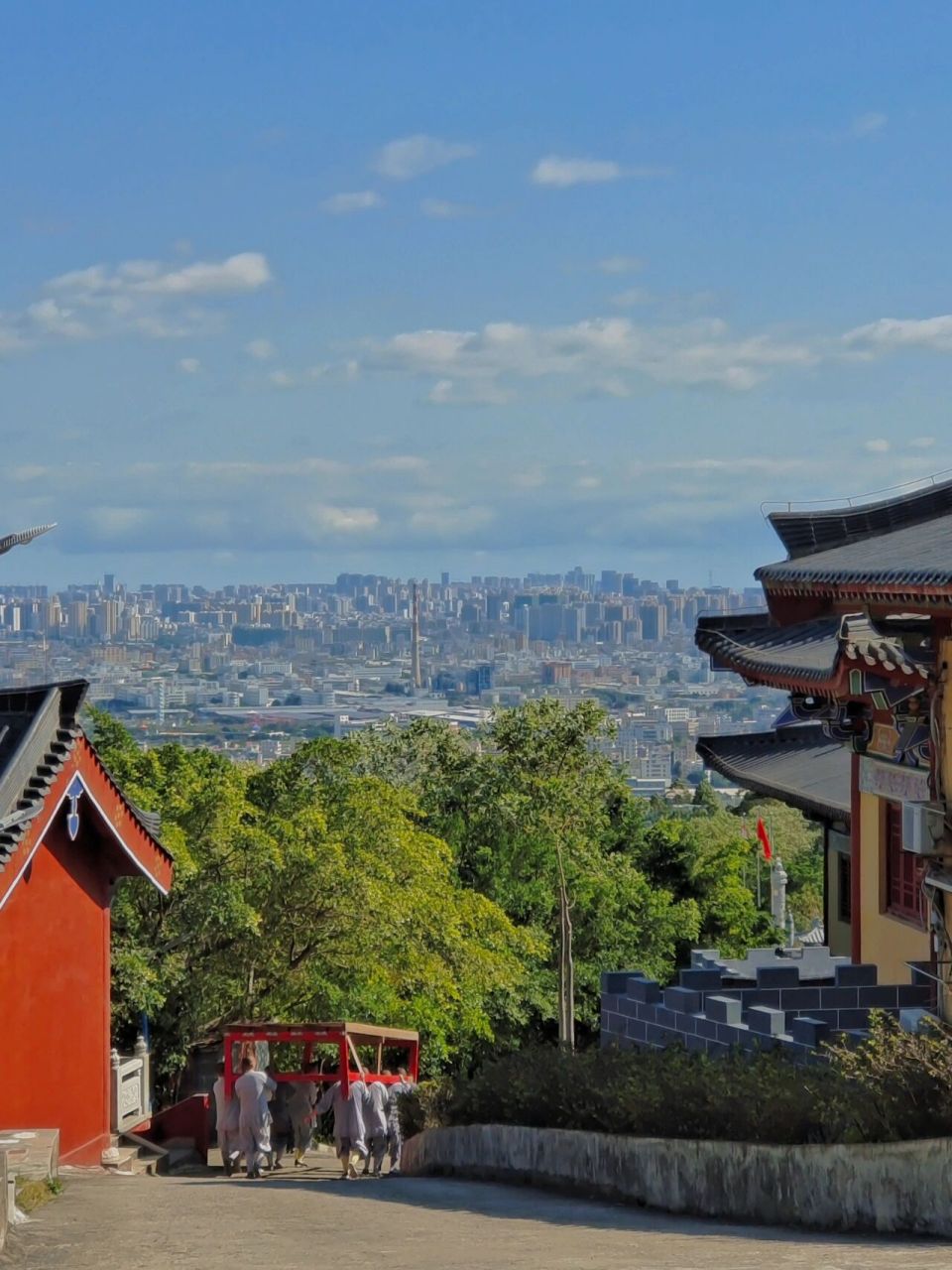 可看汕头全景的寺庙 99导航「铁林禅寺」,站在大门口回头看,可以
