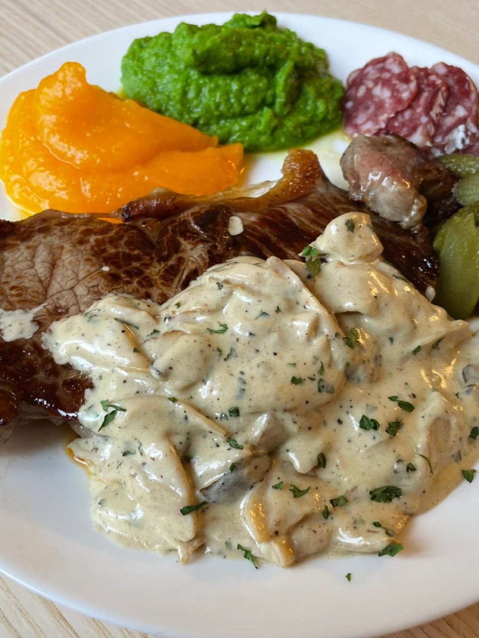 超配牛排的奶油蘑菇酱配方&做法 今天在家做了一个巨搭牛排的巨简单的