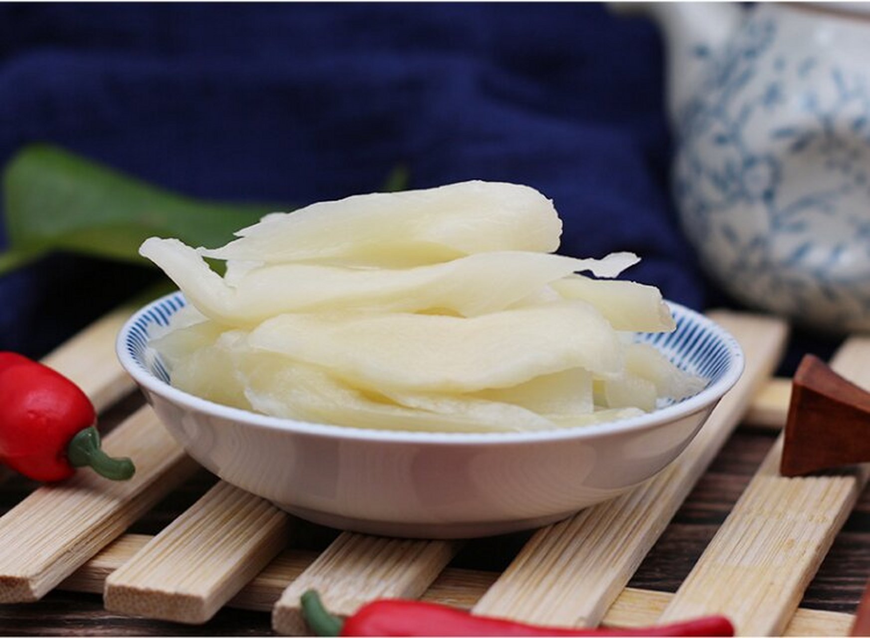 铜陵生姜经安徽省农科院园艺所科学鉴定,属白姜,排姜类型.